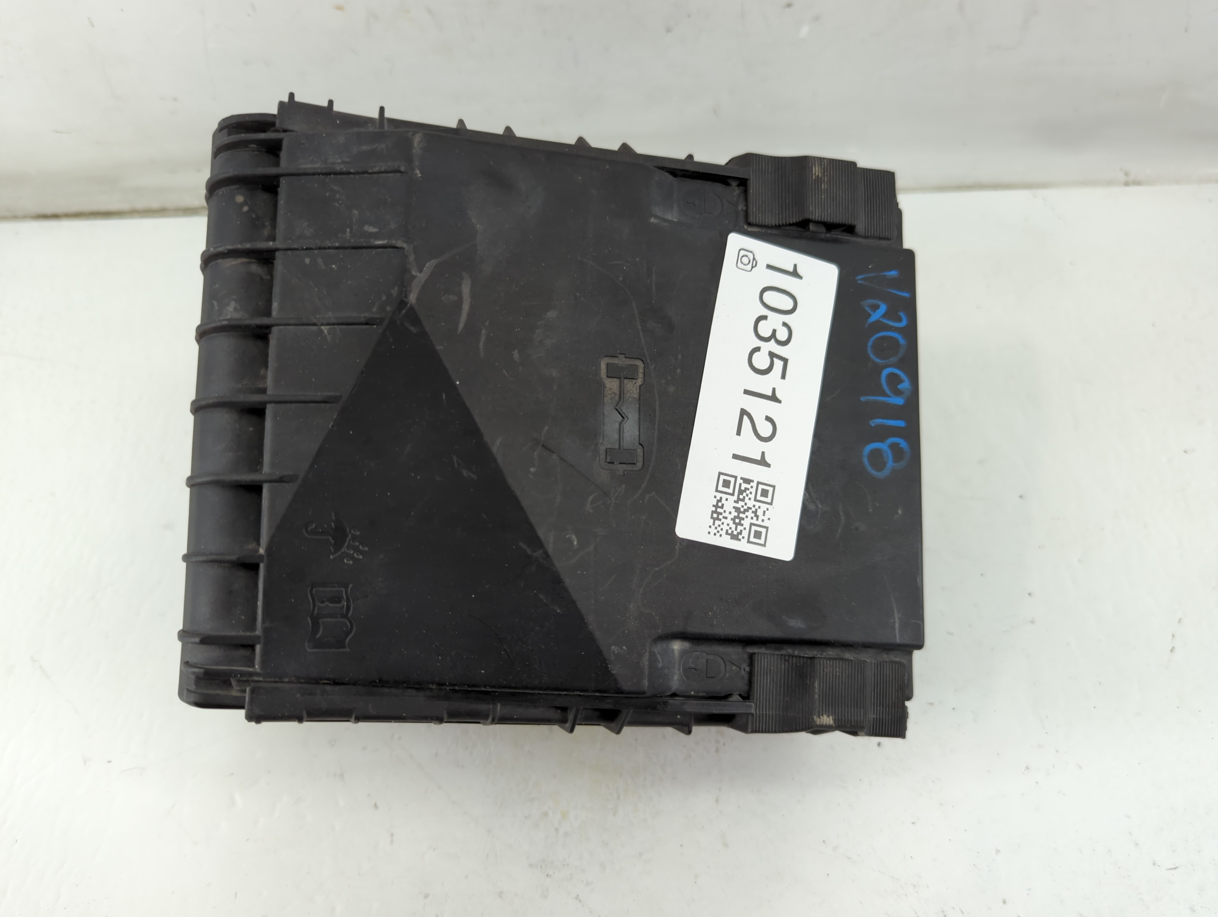 Picture of 2009-2012 Volkswagen Cc Fusebox Fuse Box Relay Module 1035121