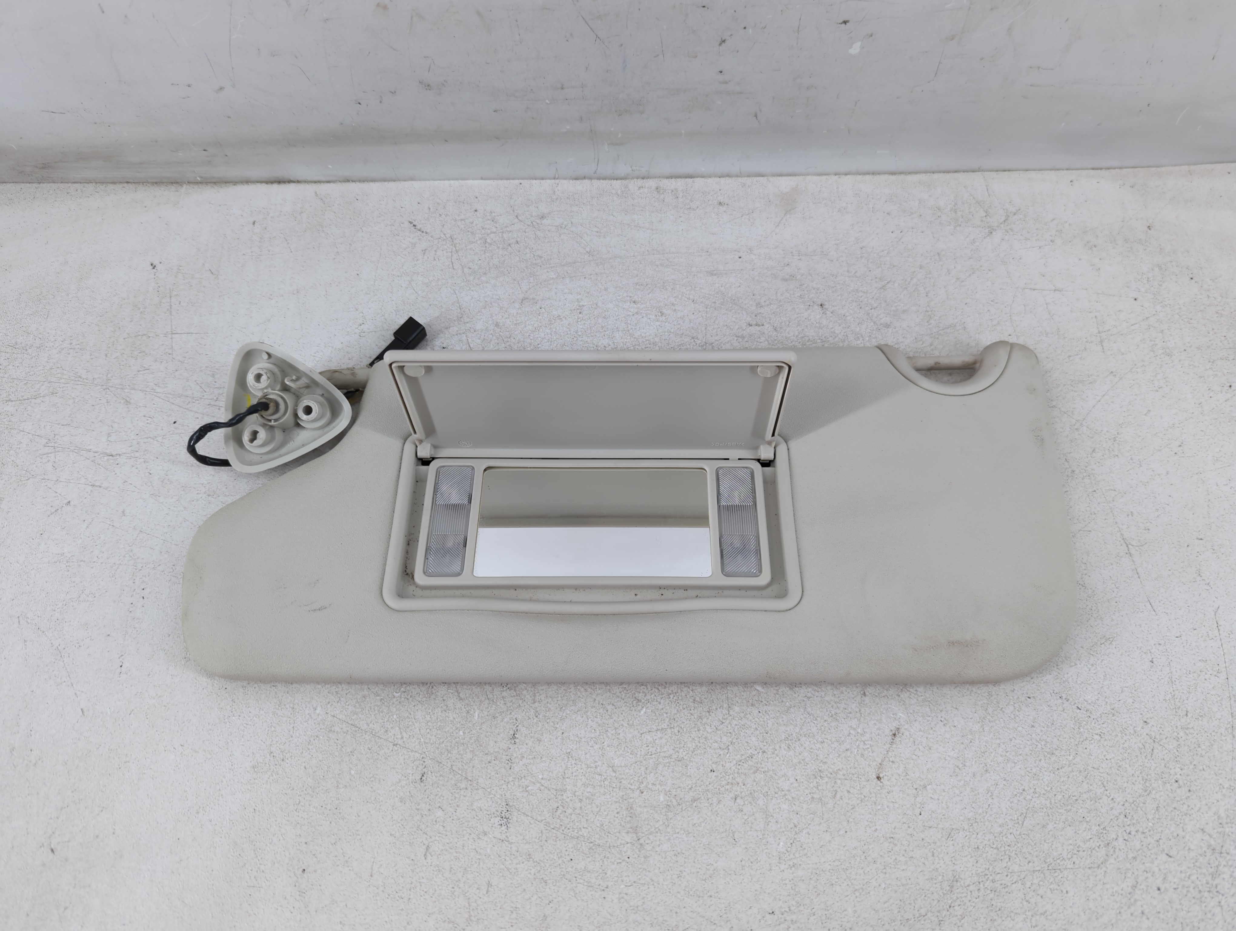 Picture of 2009-2010 Dodge Journey Driver Sun Visor Mirror Left Sunvisor Light Grey 1035173
