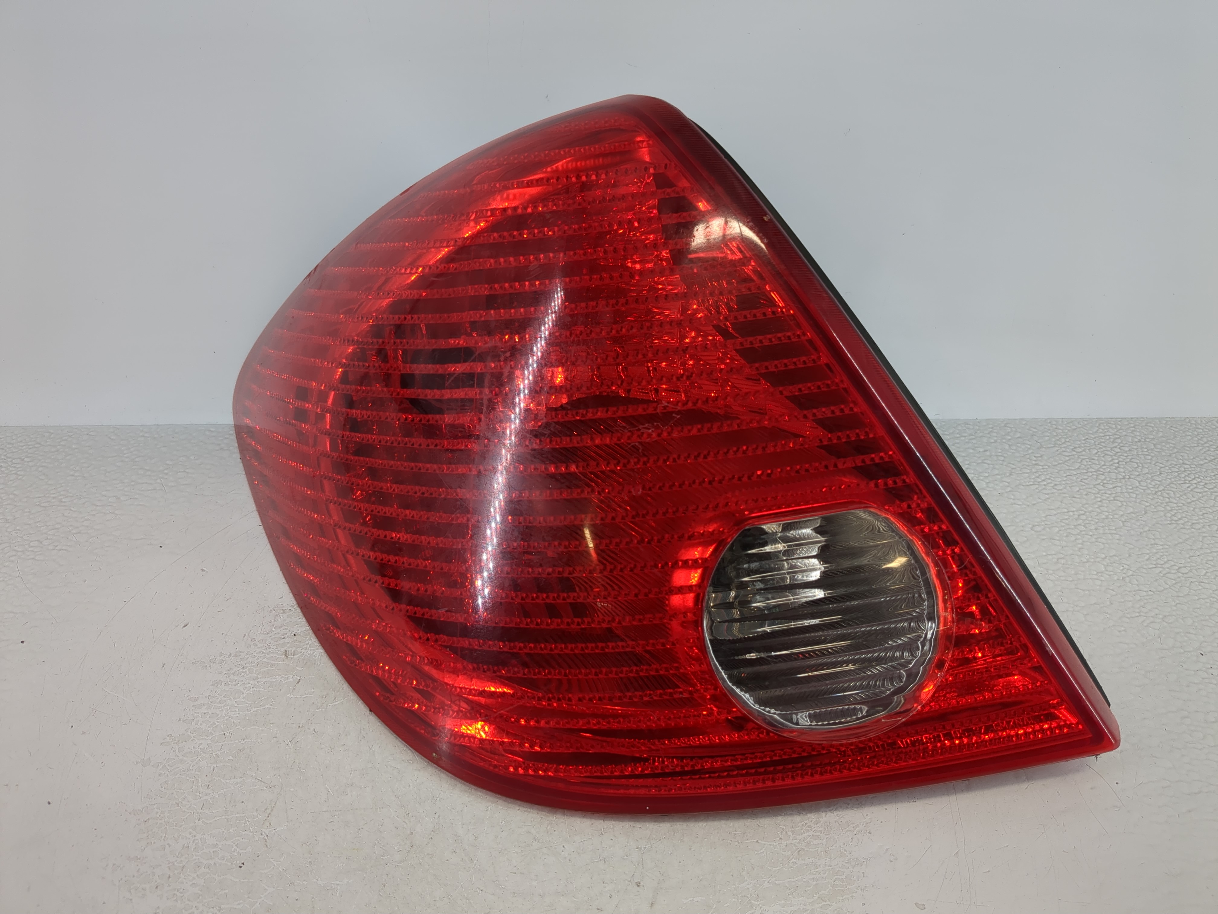 Picture of 2005-2010 Pontiac G6 Driver Left Side Tail Light Taillight Oem 1035323