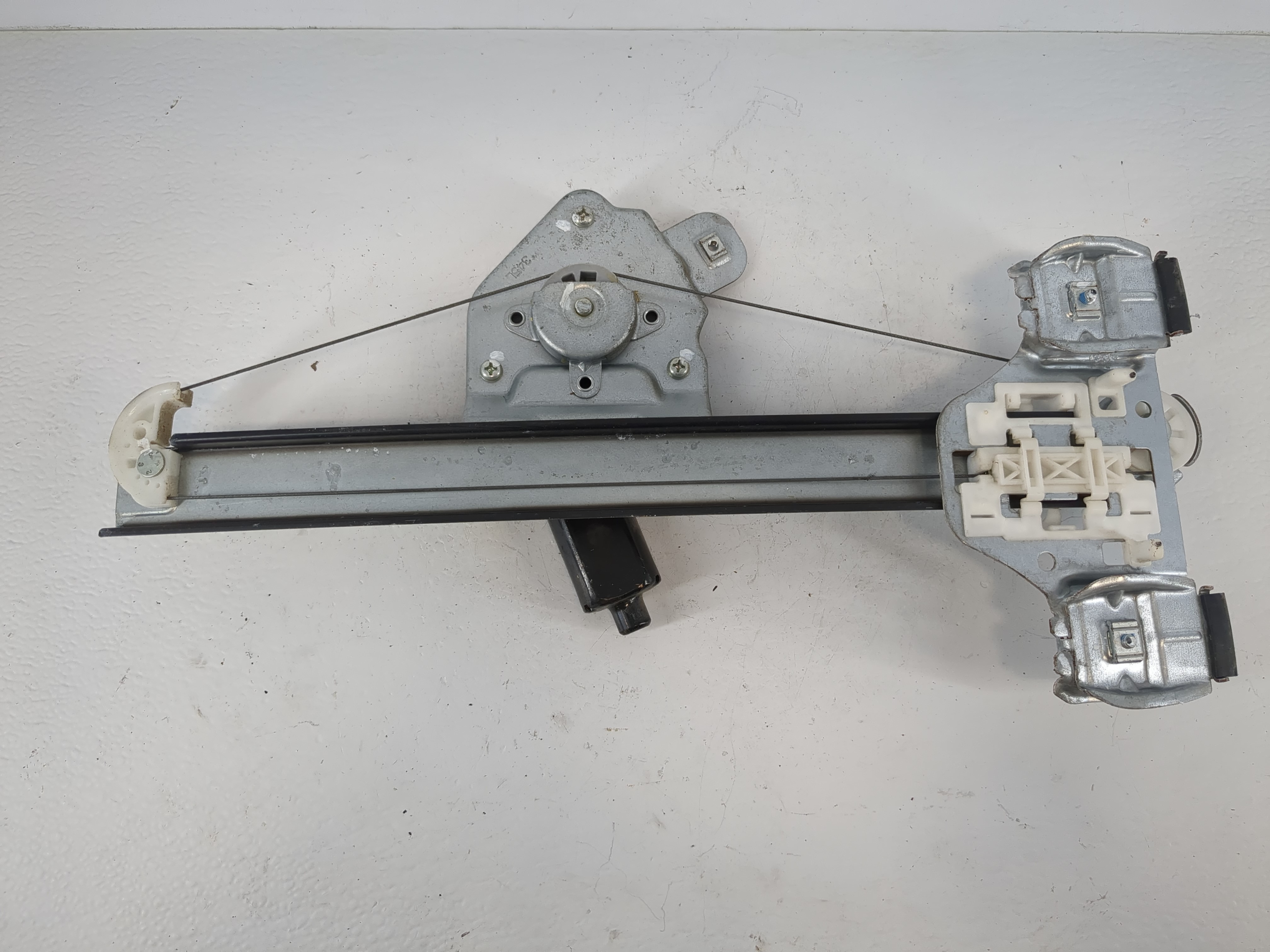 Picture of 2006 Hummer H3 Driver Rear Left Power Window Motor 1035599