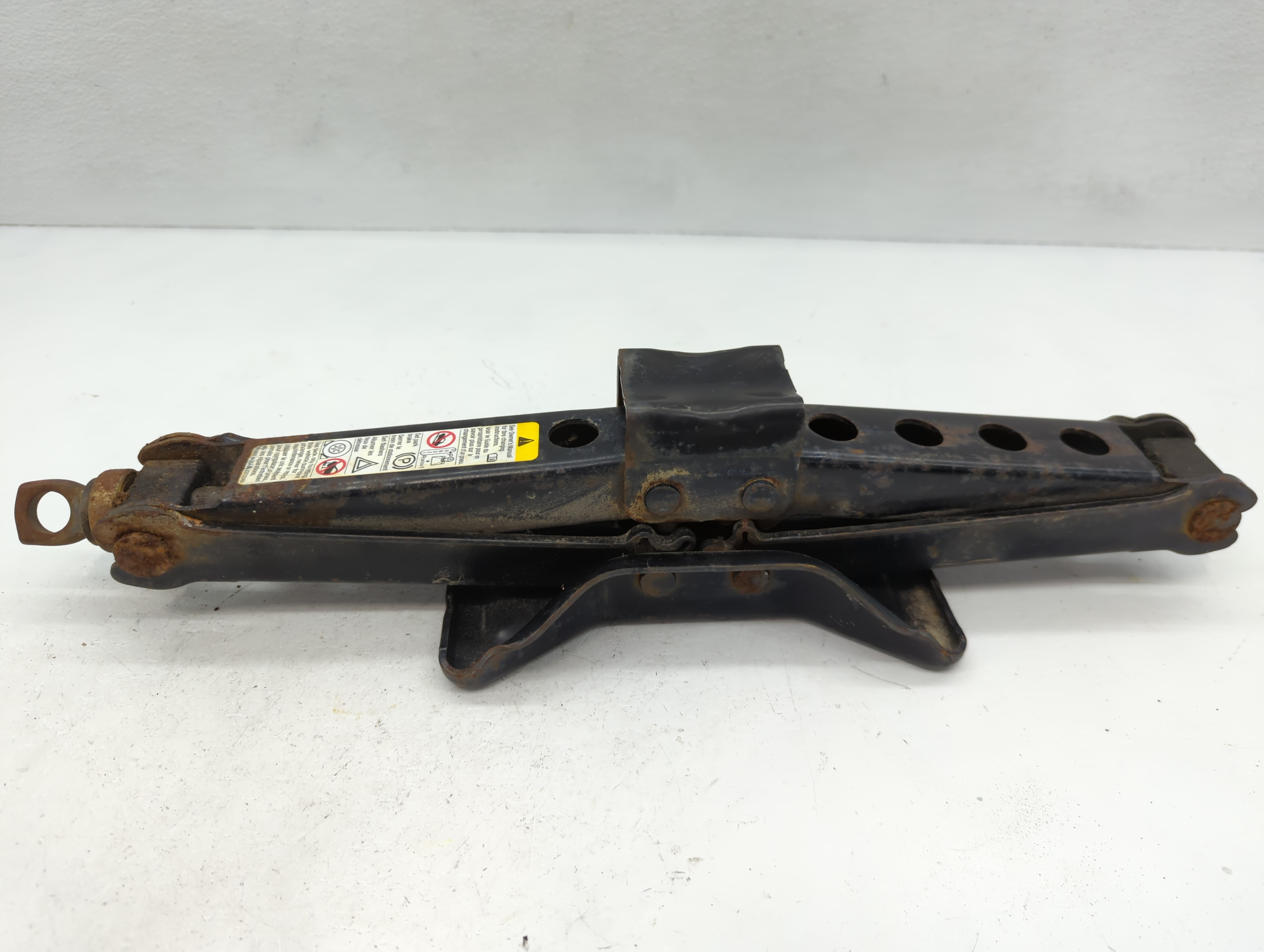 2006 Hummer H3 Spare Scissor Car Jack 1035637 - Oemusedautoparts1.com