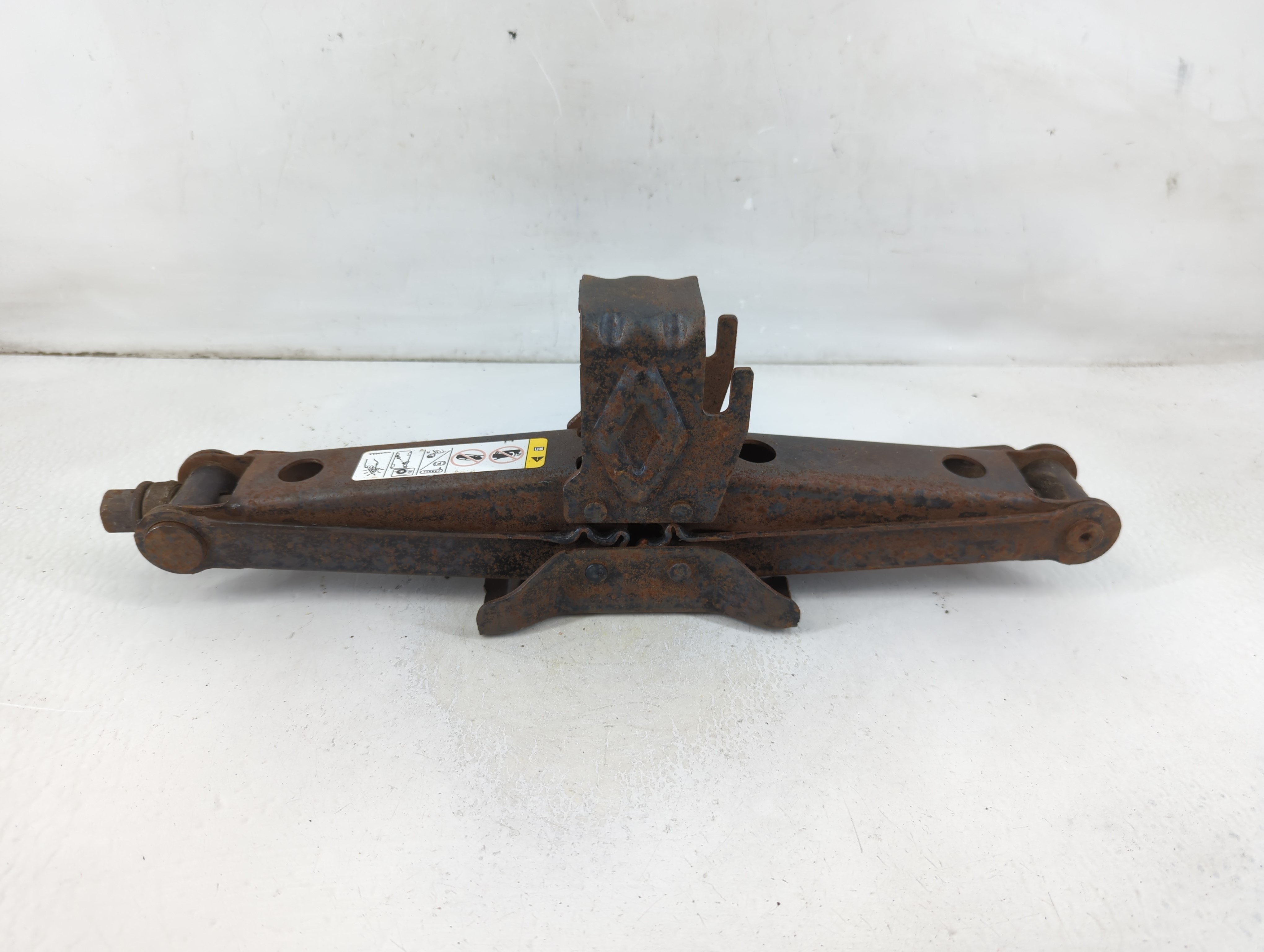2012 Chevrolet Sonic Spare Scissor Car Jack 1035689 - Oemusedautoparts1.com