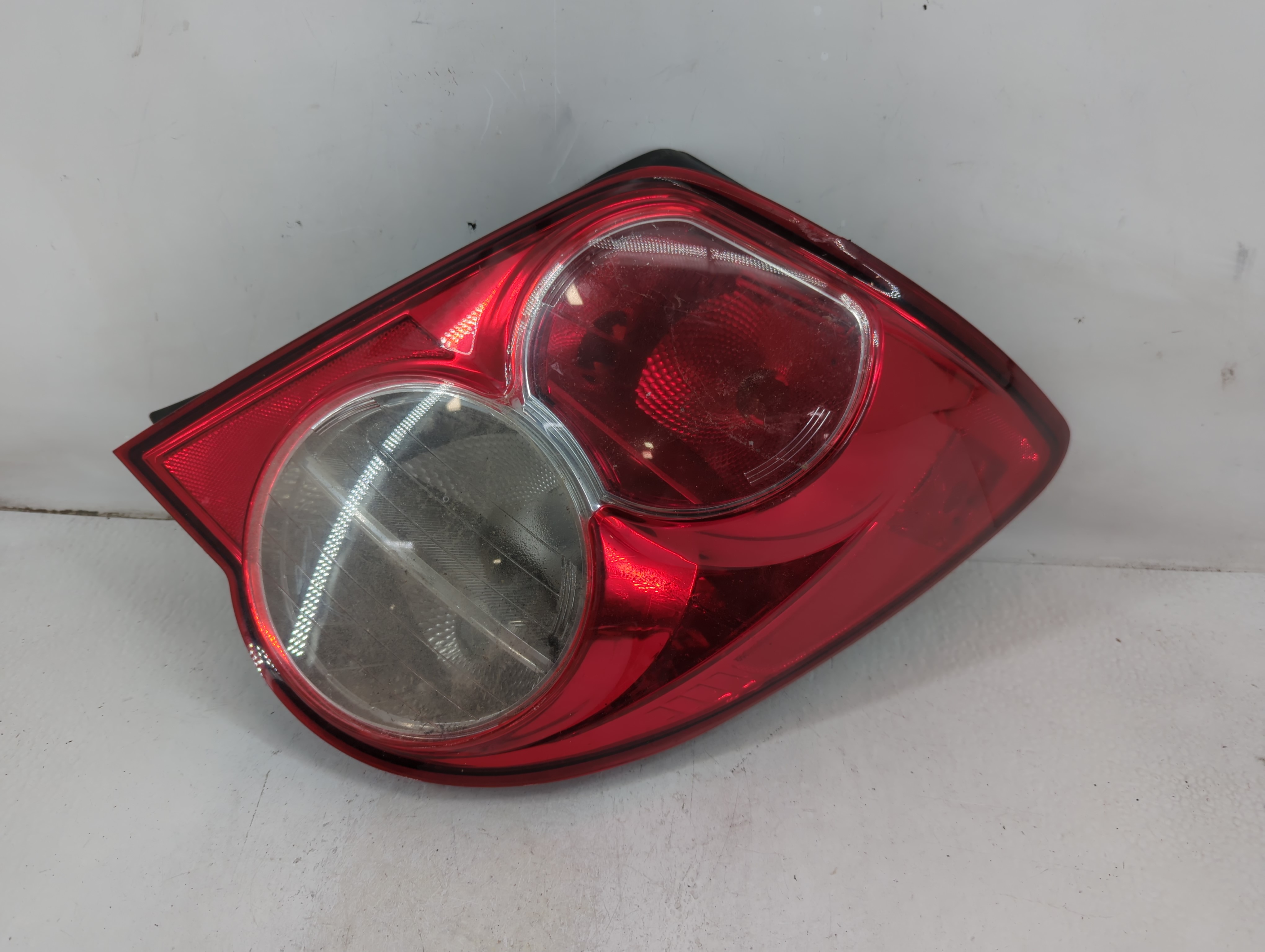 Picture of 2012 Chevrolet Sonic Passenger Right Side Tail Light Taillight Oem 1035704