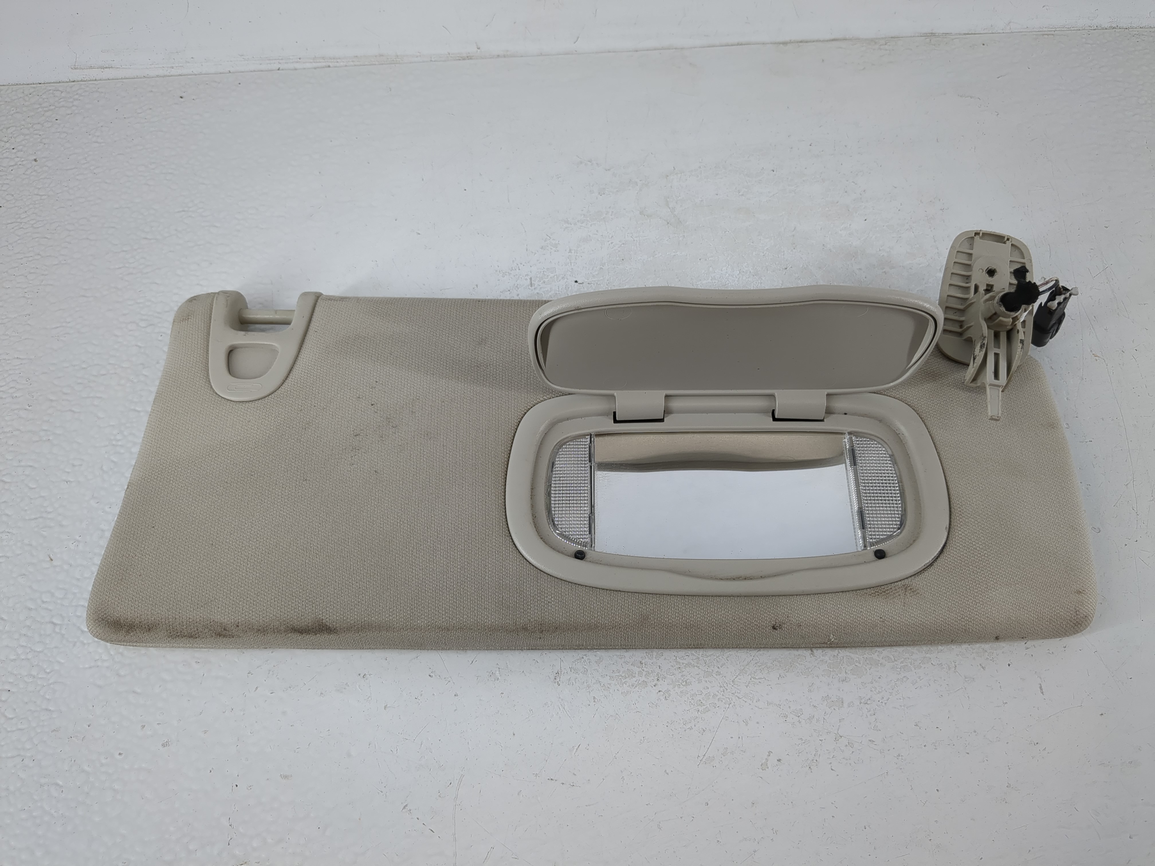 Picture of 2014-2018 Jeep Cherokee Passenger Sun Visor Mirror Right Sunvisor 1036058