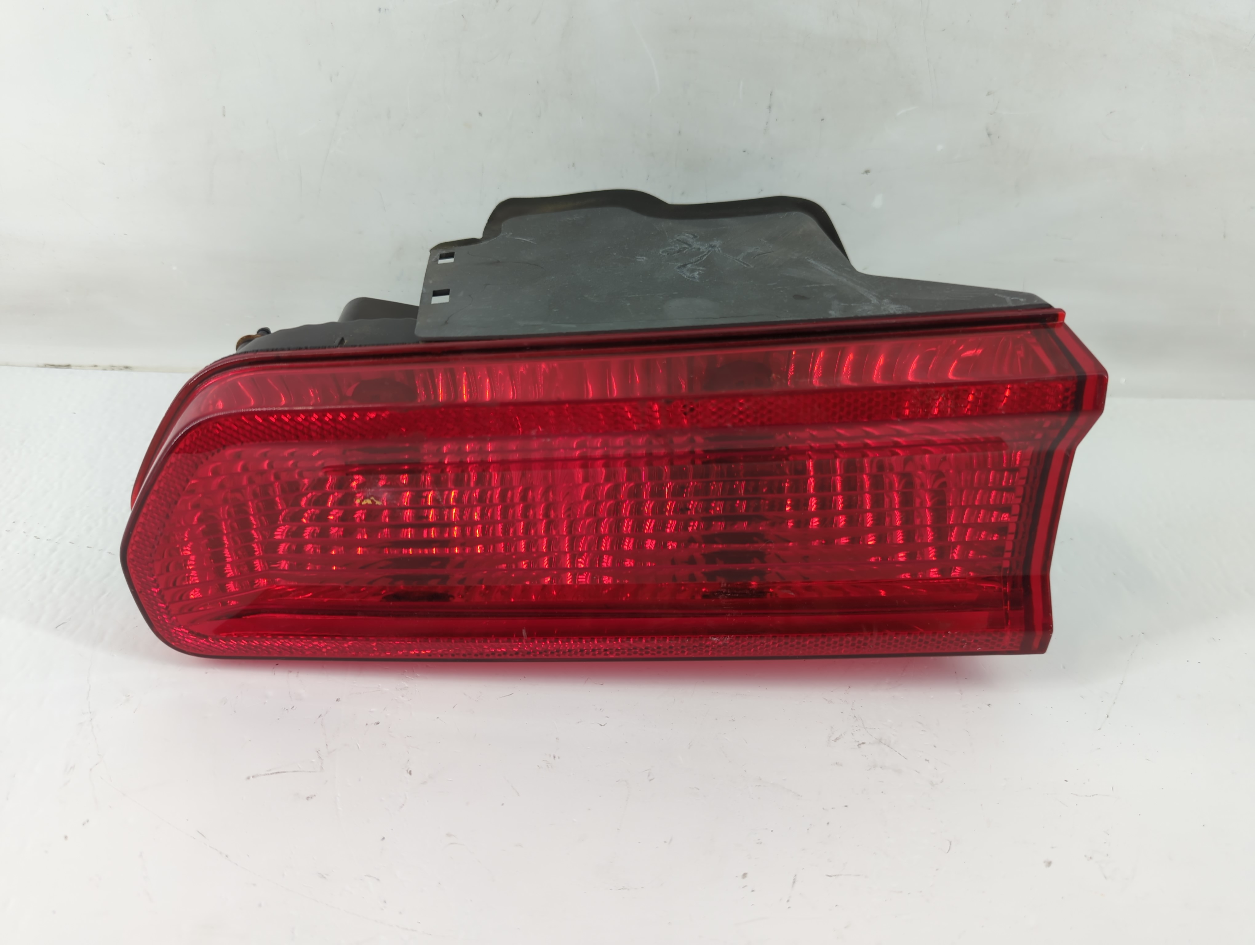 Picture of 2010 Dodge Challenger Driver Left Side Tail Light Taillight Oem 1036163