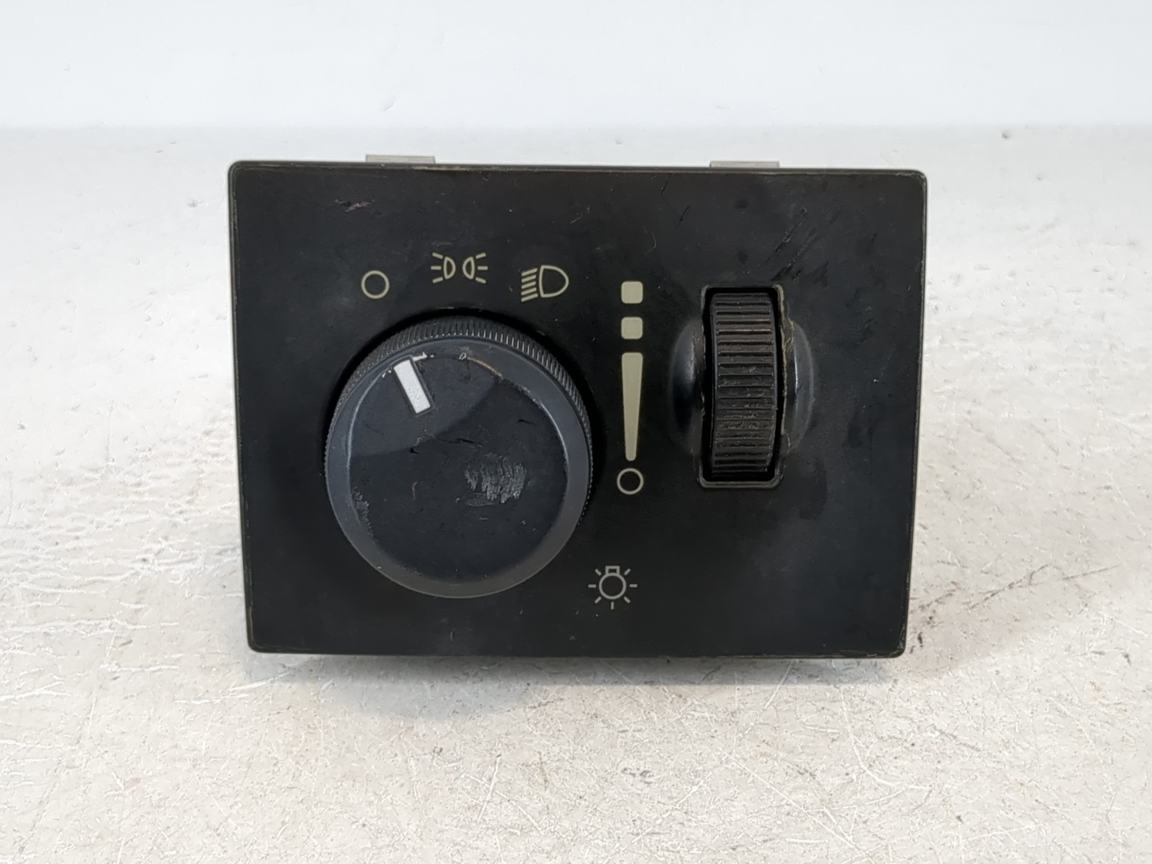 Picture of 2010 Dodge Challenger Headlight Head Light Switch Lamp Control 1036191