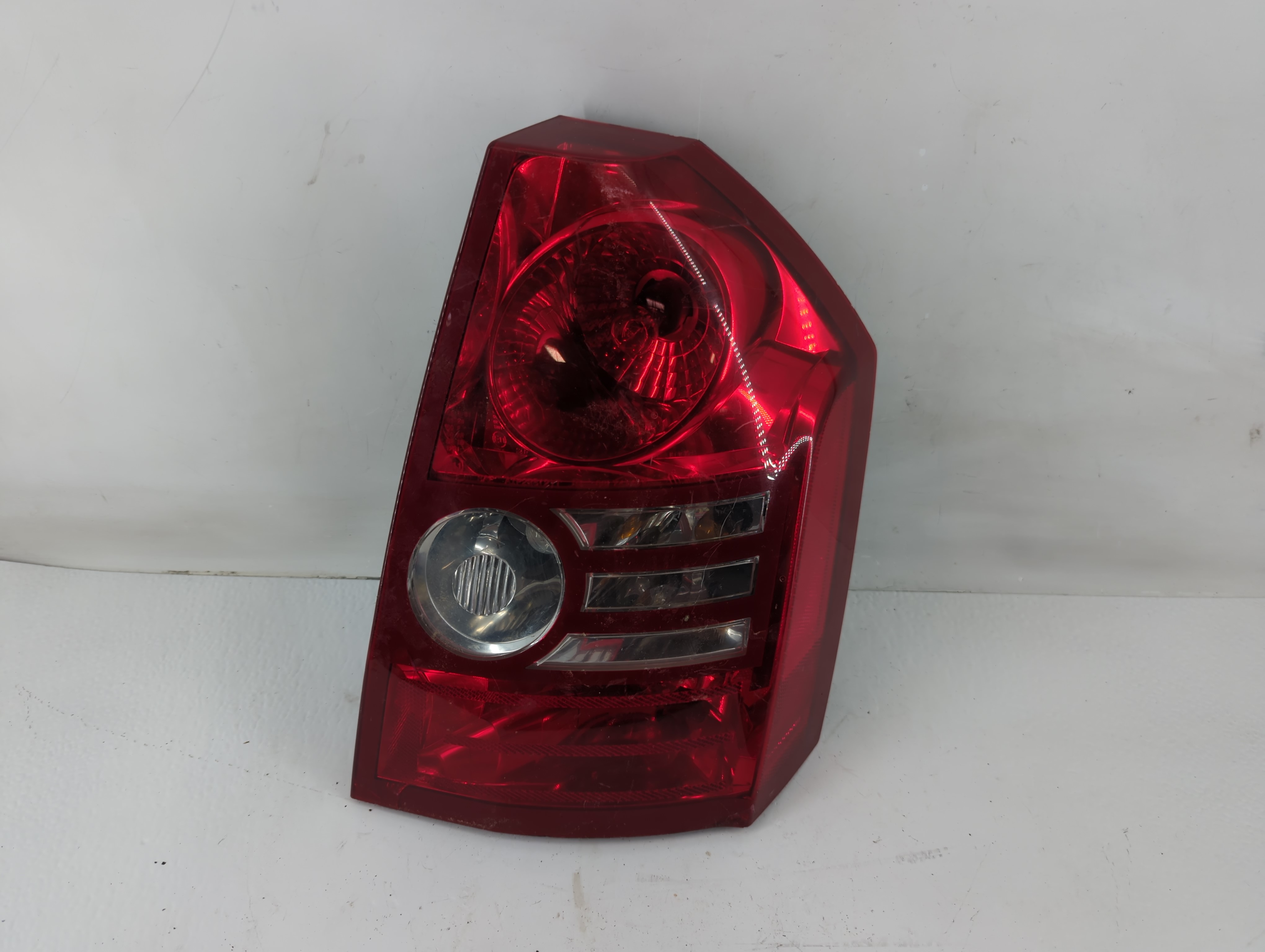 Picture of 2008-2010 Chrysler 300 Passenger Right Side Tail Light Taillight Oem 1036238