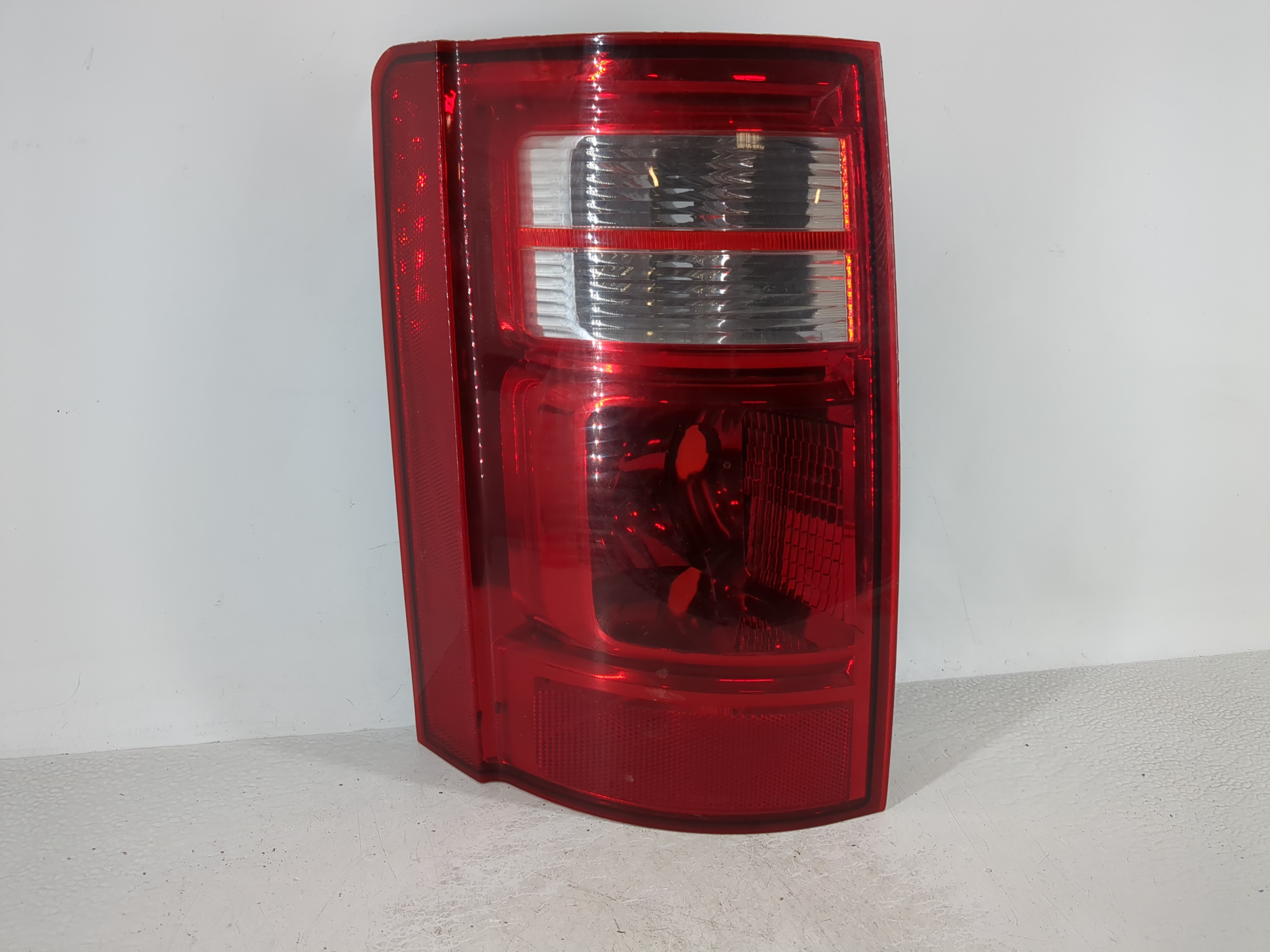 Picture of 2008-2010 Dodge Grand Caravan Driver Left Side Tail Light Taillight Oem 1036321