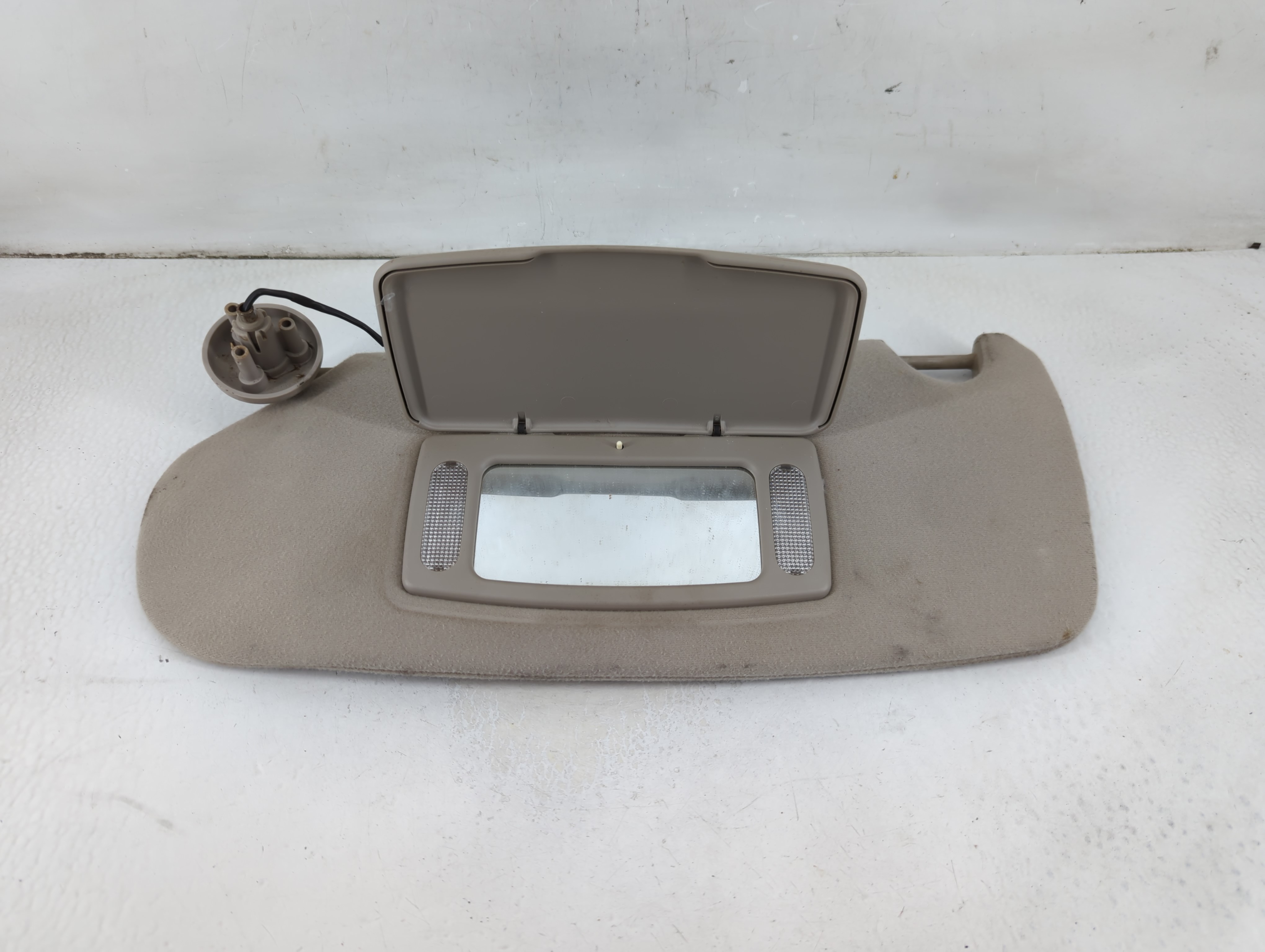 Picture of 2004-2005 Dodge Ram 1500 Driver Sun Visor Mirror Left Sunvisor Grey 1036441