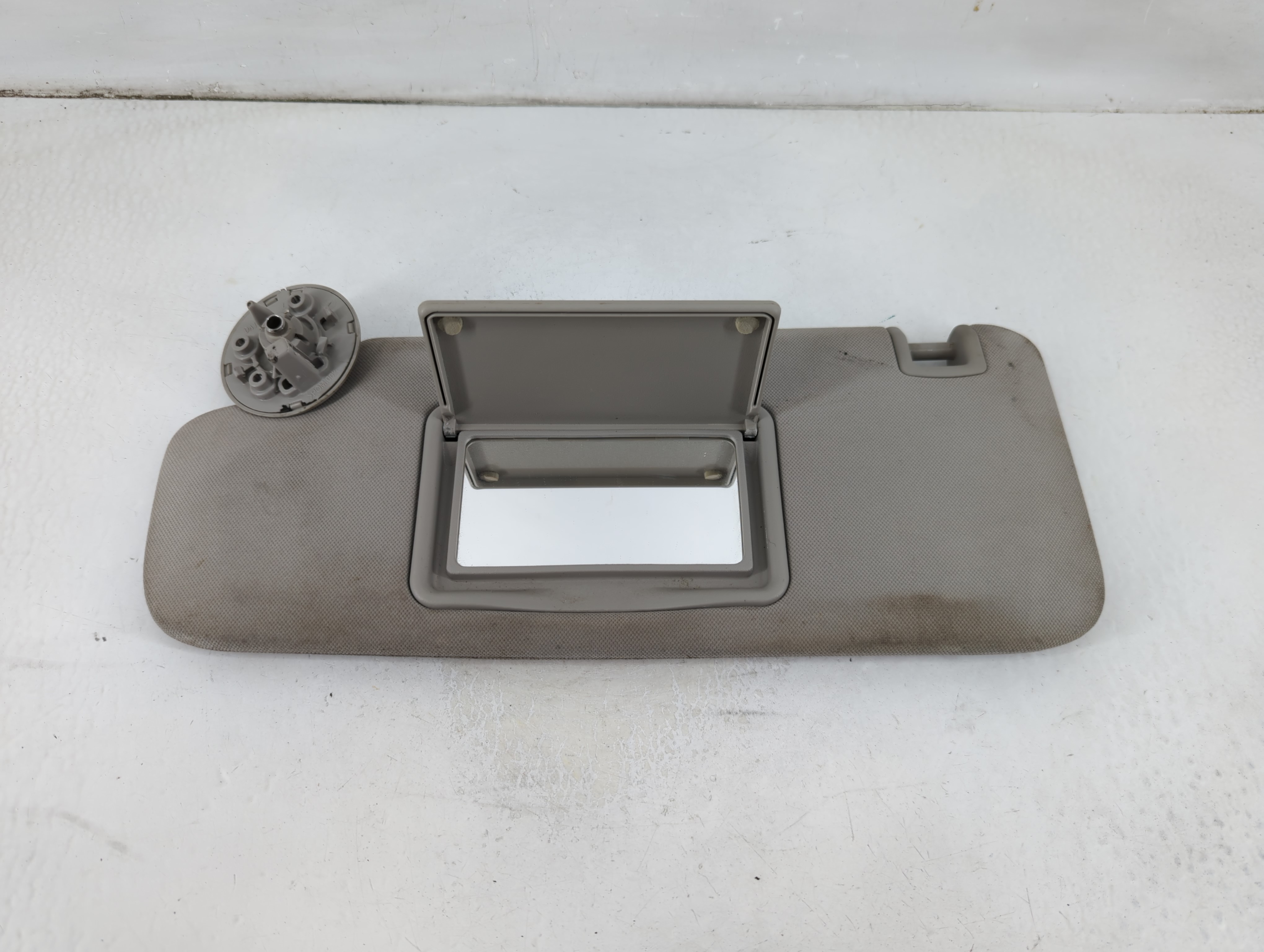 Picture of 2004-2012 Chevrolet Malibu Driver Sun Visor Mirror Left Sunvisor Grey 1036569