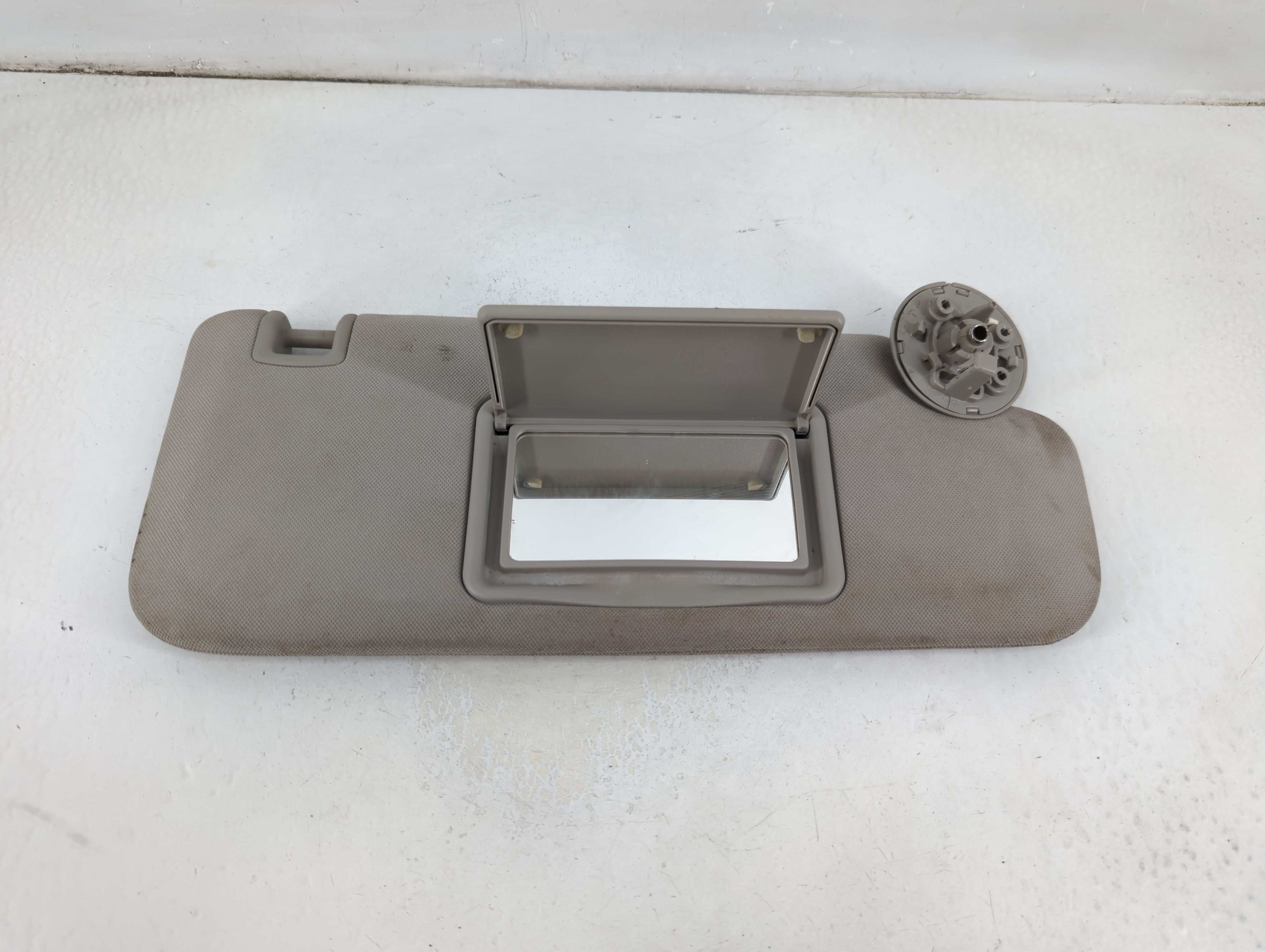 Picture of 2004-2012 Chevrolet Malibu Passenger Sun Visor Mirror Right Sunvisor 1036570
