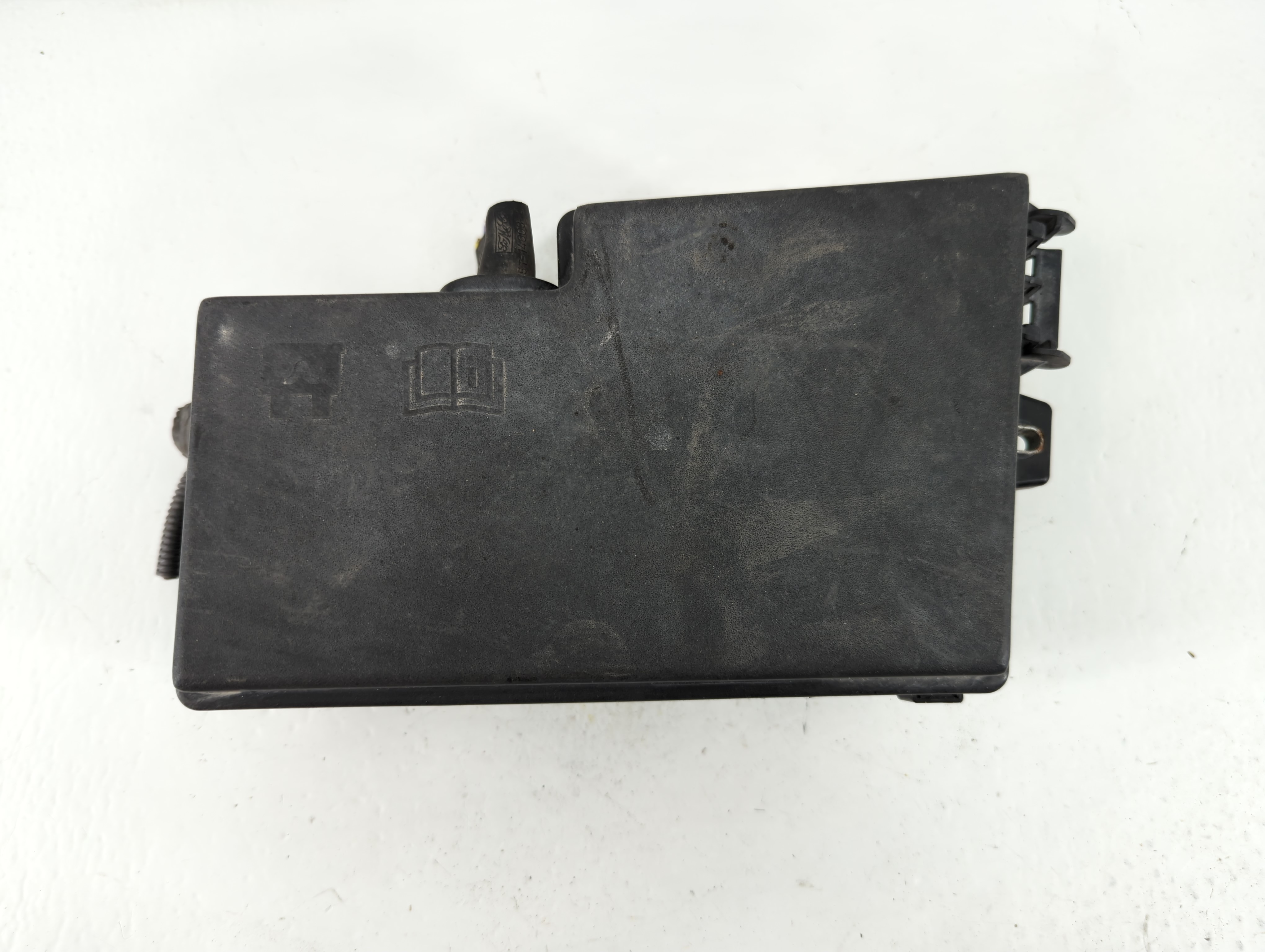 2013-2016 Ford Escape Fusebox Fuse Box Relay Module Av6t-14a076-ab 1036641 - Oemusedautoparts1.com