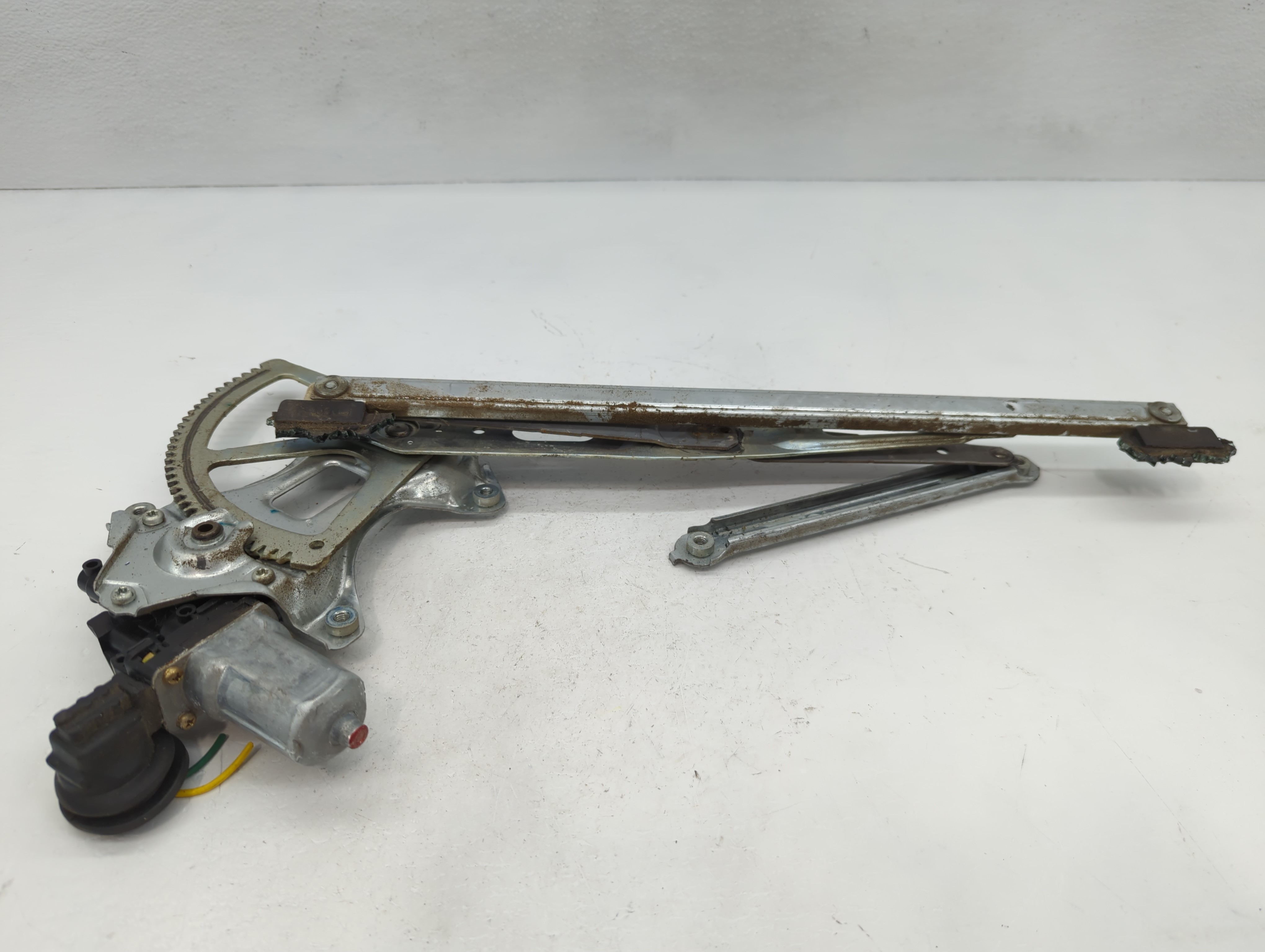2004-2015 Toyota Prius Window Regulator Passenger Front 1037370 - Oemusedautoparts1.com