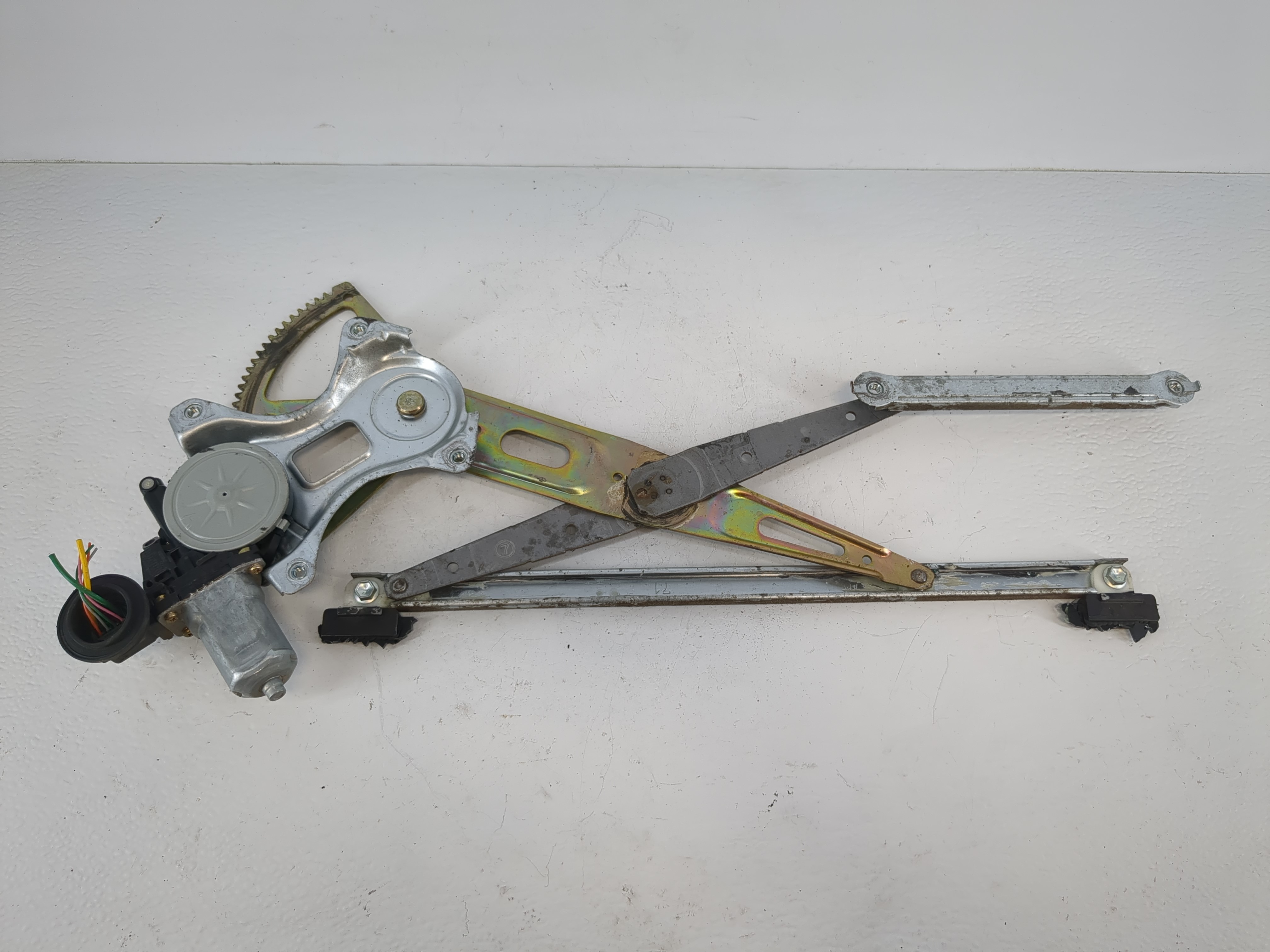 2004-2015 Toyota Prius Driver Left Front Window Regulator 1037371 - Oemusedautoparts1.com