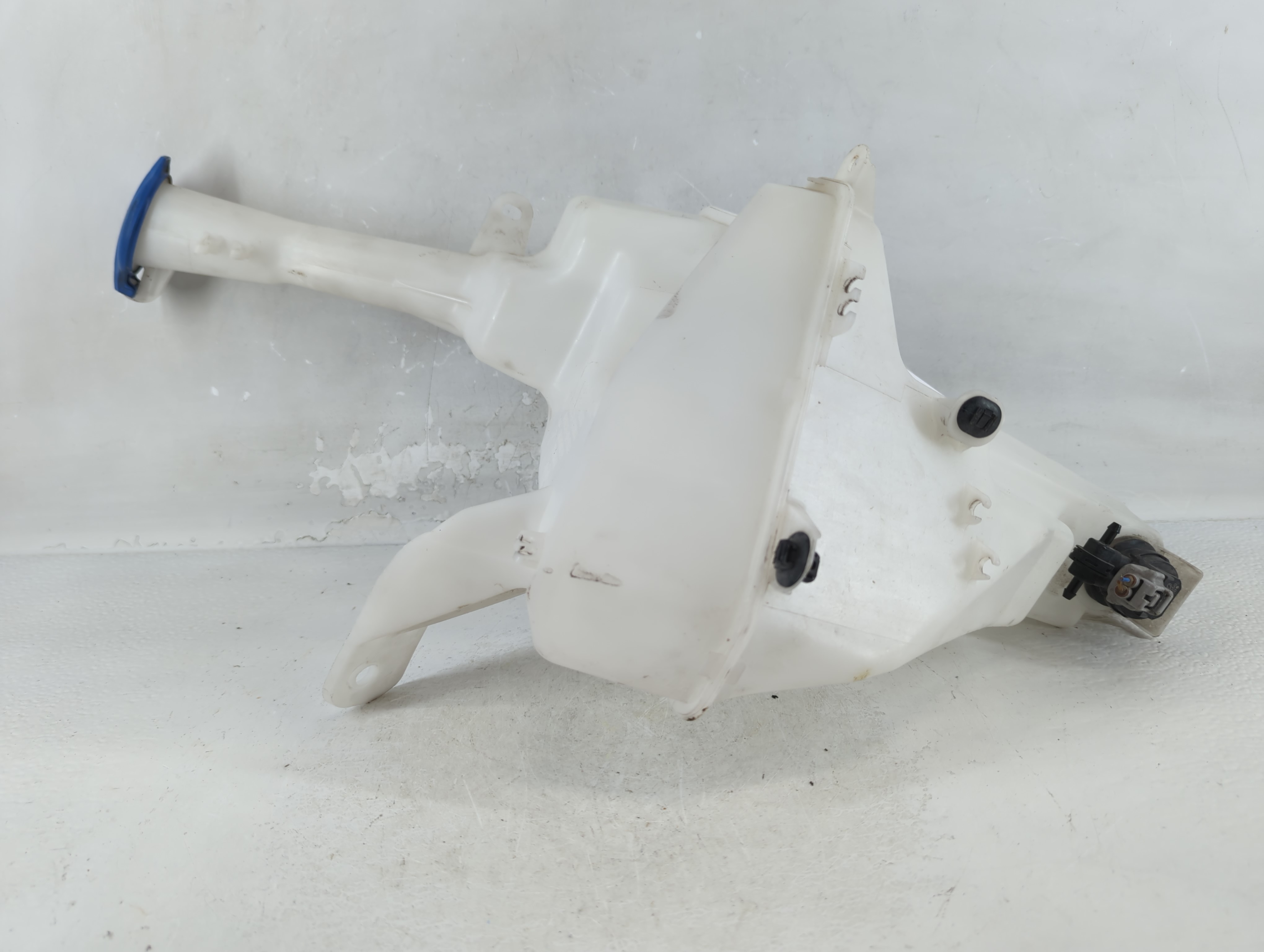 2014-2019 Kia Soul Windshield Washer Fluid Reservoir Bottle Oem 1037664 - Oemusedautoparts1.com