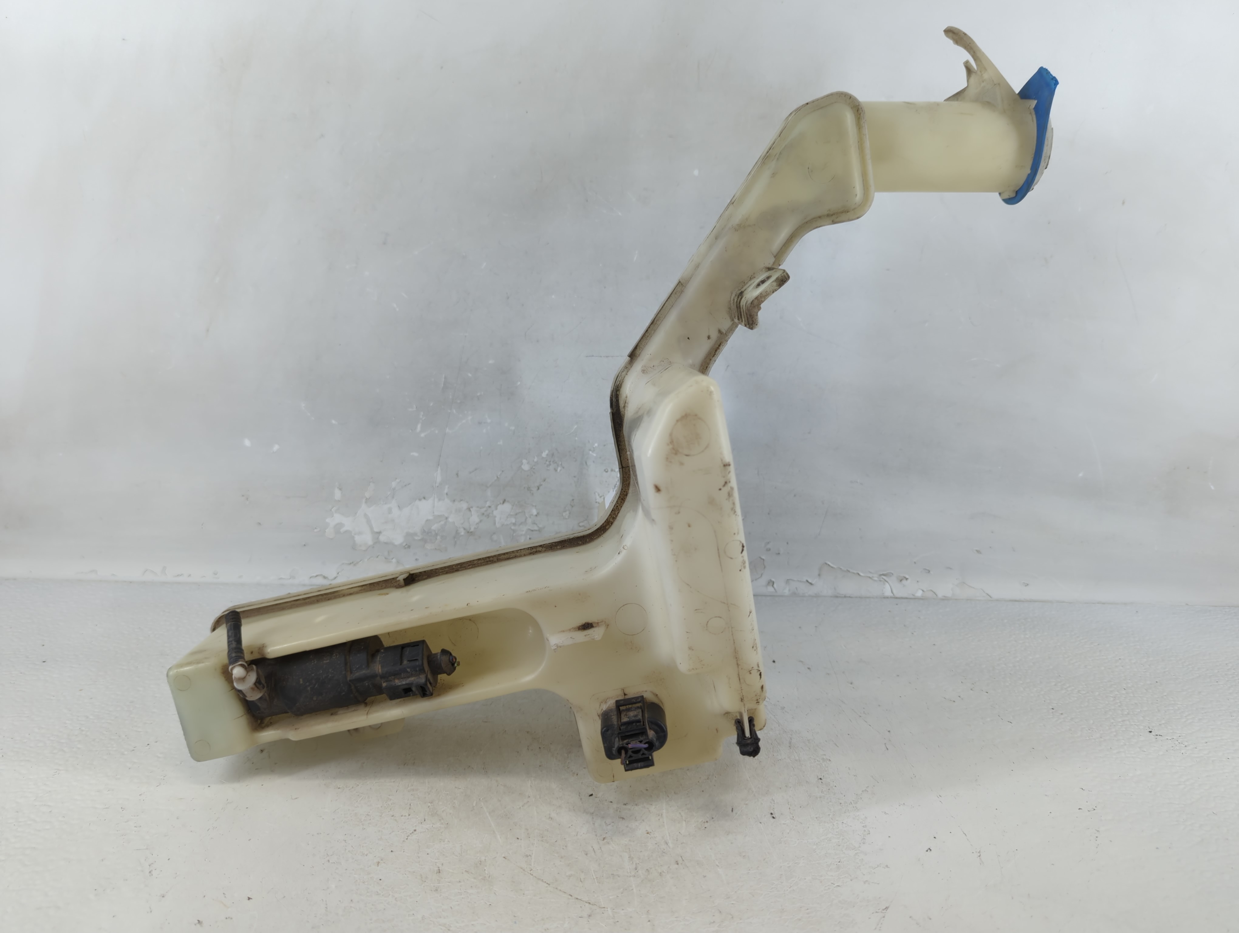 2009-2012 Volkswagen Cc Windshield Washer Fluid Reservoir Bottle Oem 1037671 - Oemusedautoparts1.com