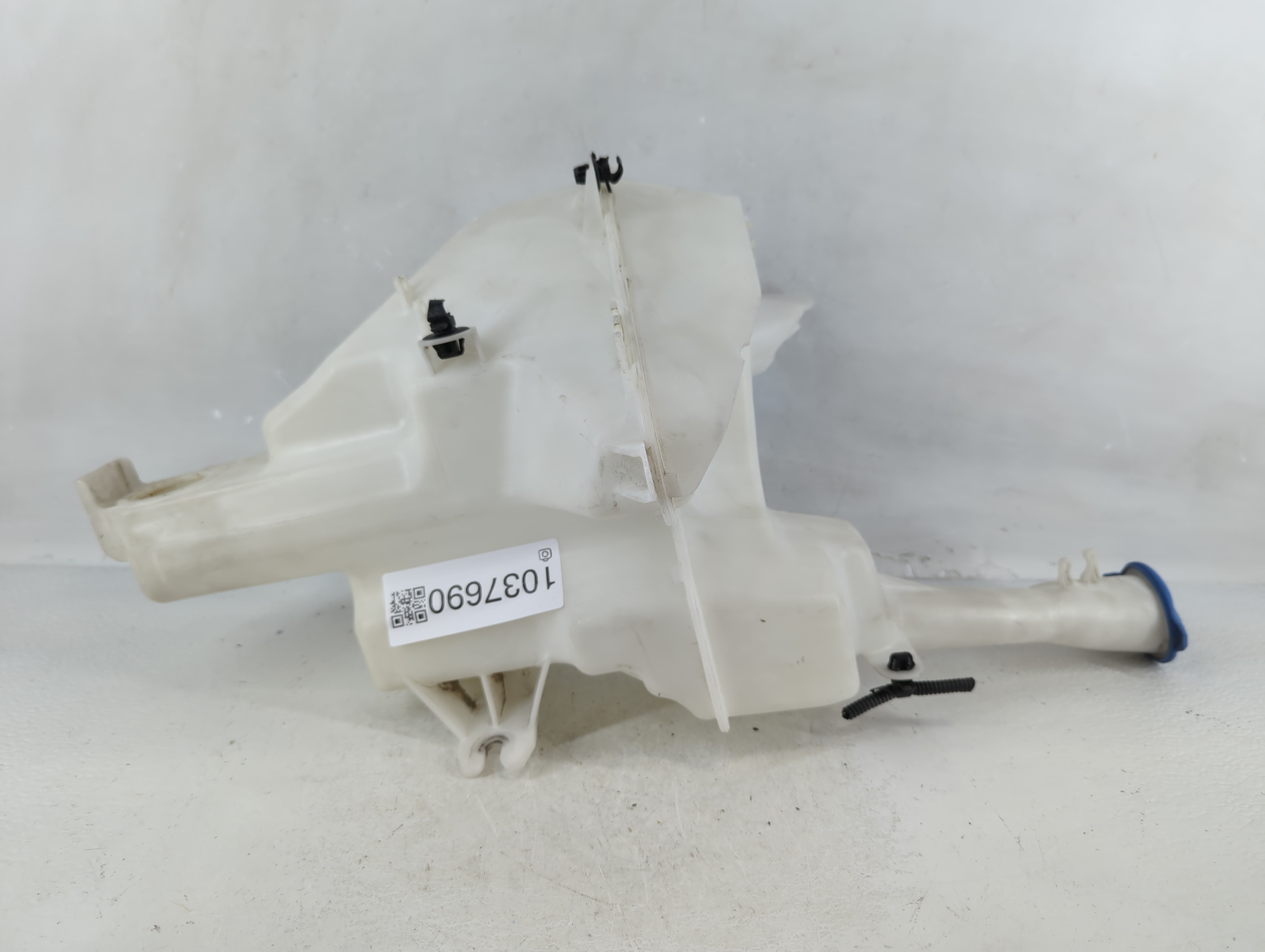 Picture of 2014-2019 Kia Soul Windshield Washer Fluid Reservoir Bottle Oem 1037690