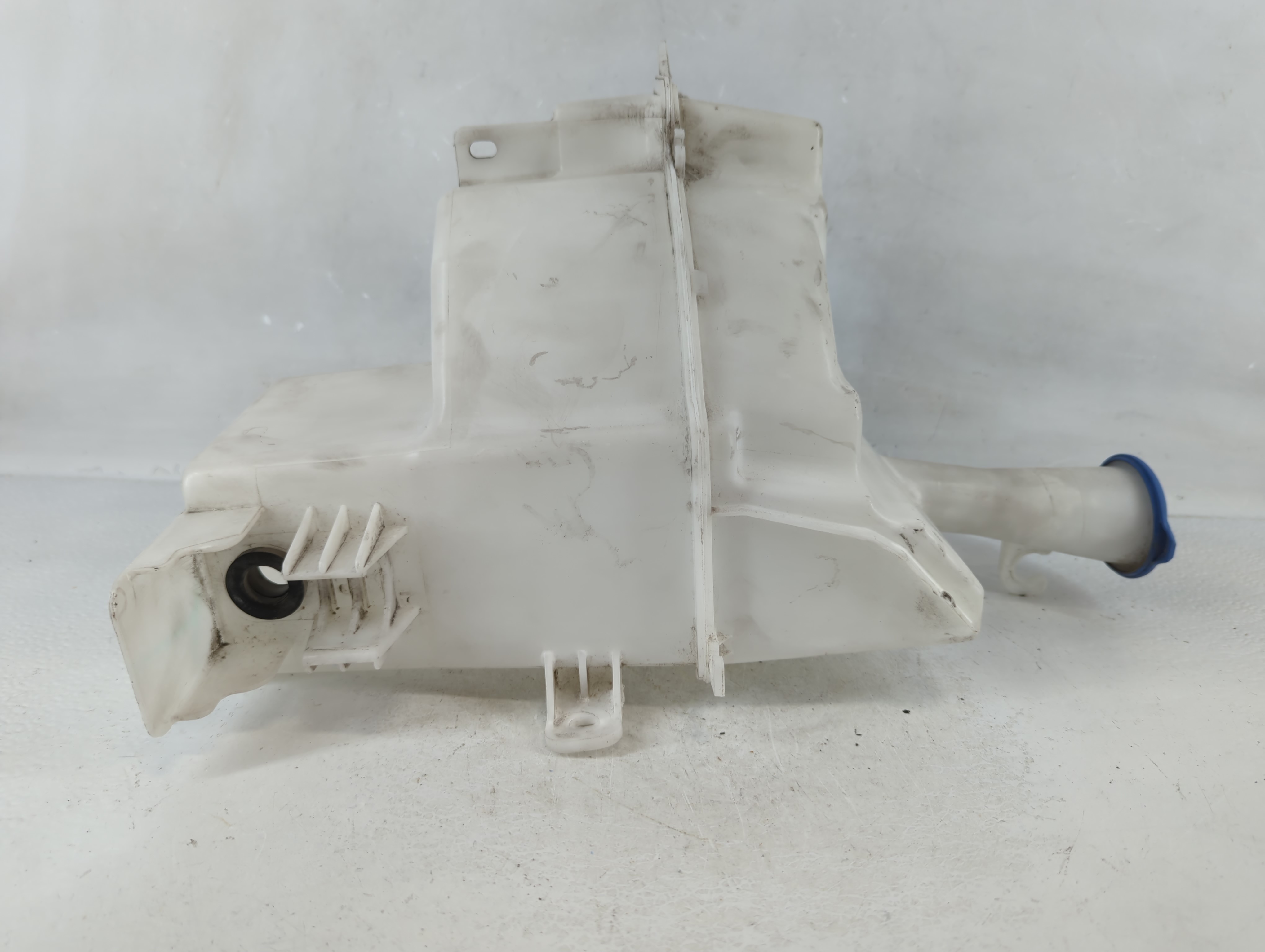 2017-2018 Hyundai Elantra Windshield Washer Fluid Reservoir Bottle Oem 1037691 - Oemusedautoparts1.com