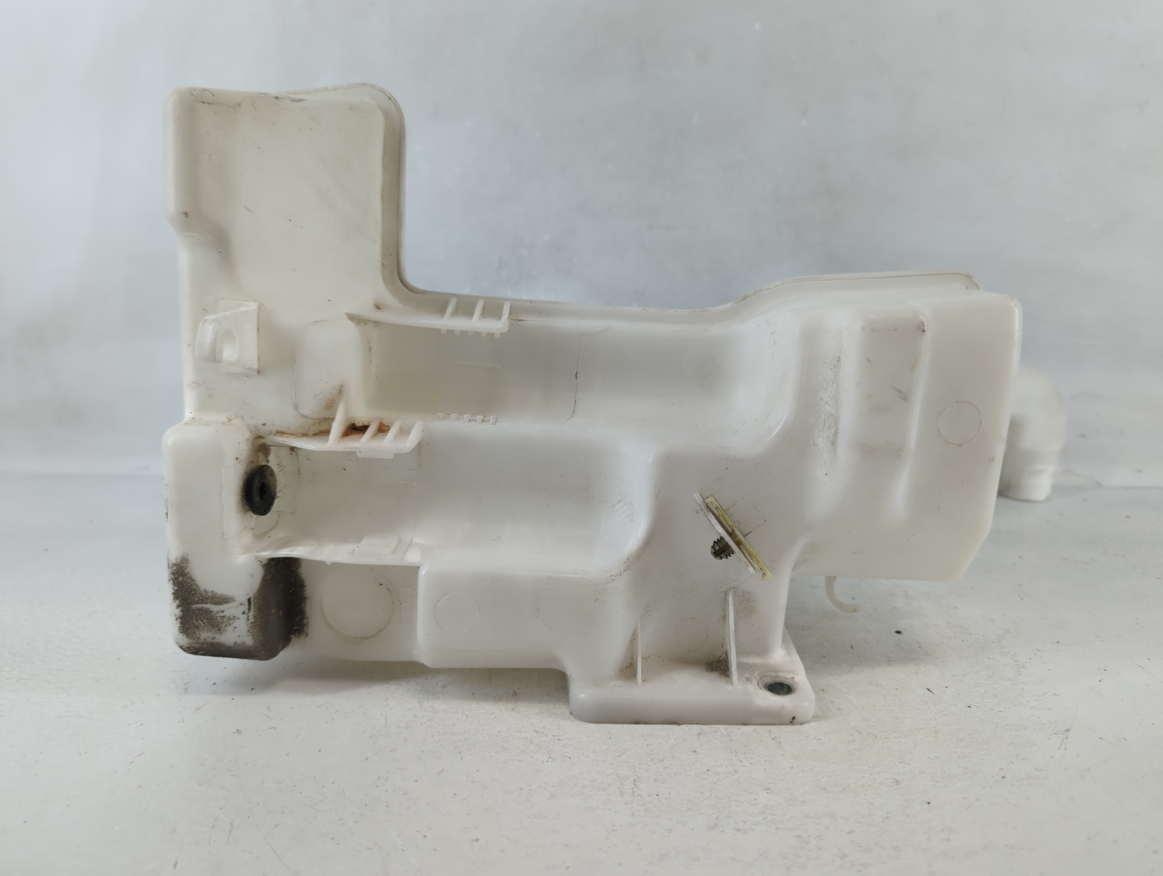 2011-2018 Volkswagen Jetta Windshield Washer Fluid Reservoir Bottle Oem 1037696 - Oemusedautoparts1.com
