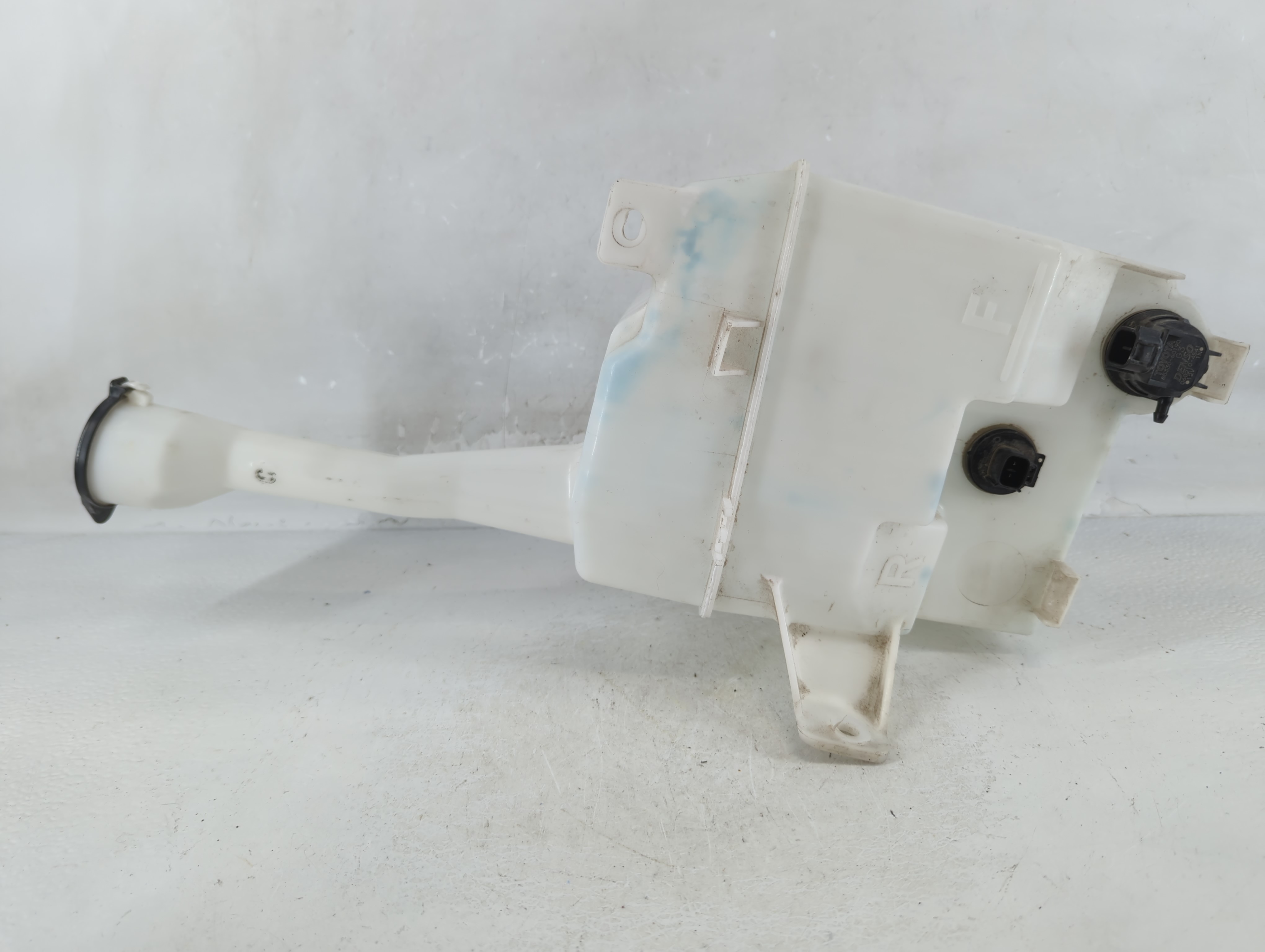 2007-2011 Toyota Camry Windshield Washer Fluid Reservoir Bottle Oem 1037697 - Oemusedautoparts1.com