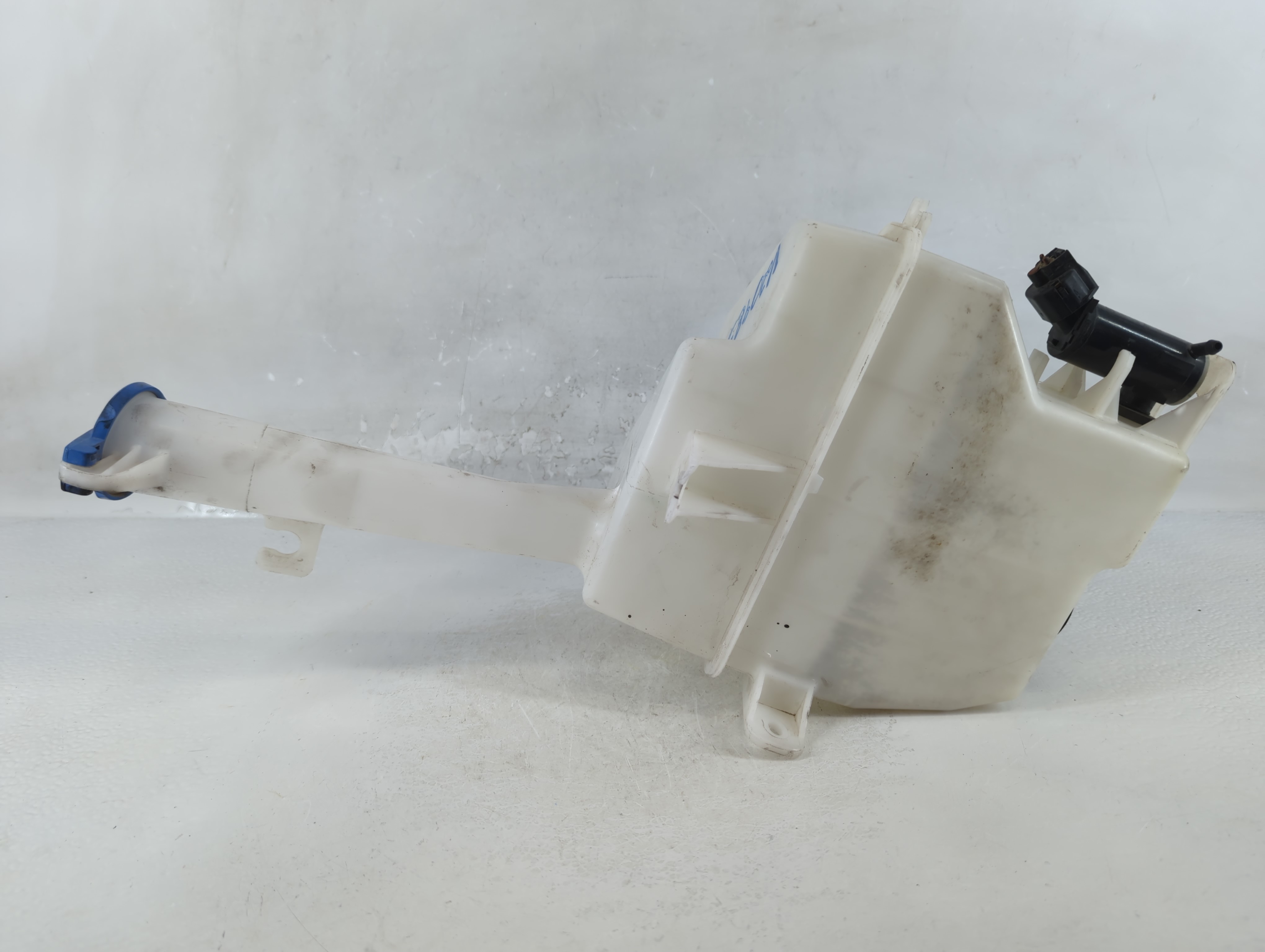 2011-2015 Kia Optima Windshield Washer Fluid Reservoir Bottle Oem 1037699 - Oemusedautoparts1.com