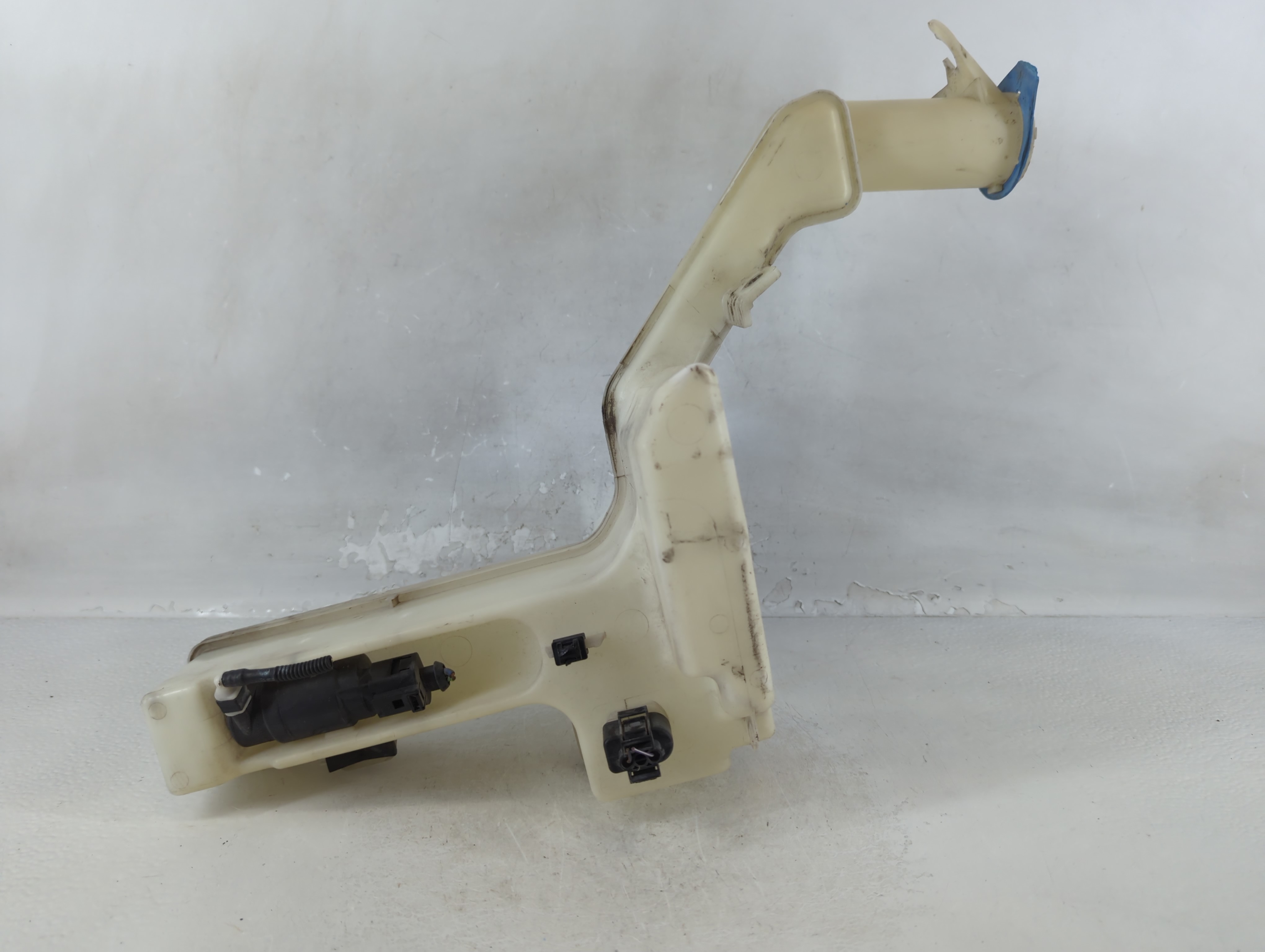 2009-2012 Volkswagen Cc Windshield Washer Fluid Reservoir Bottle Oem 1037701 - Oemusedautoparts1.com