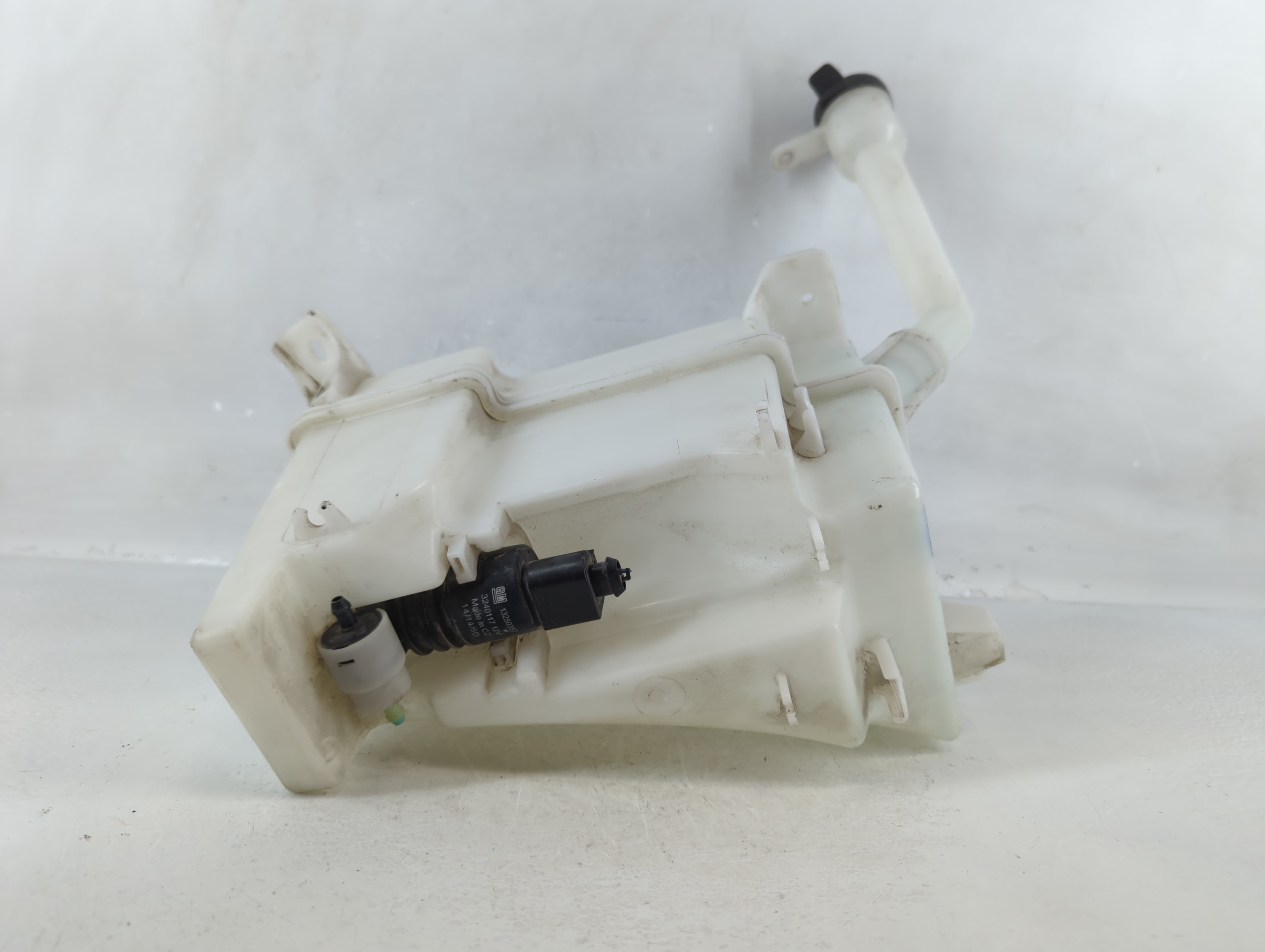 2015-2021 Buick Encore Windshield Washer Fluid Reservoir Bottle Oem 1037704 - Oemusedautoparts1.com