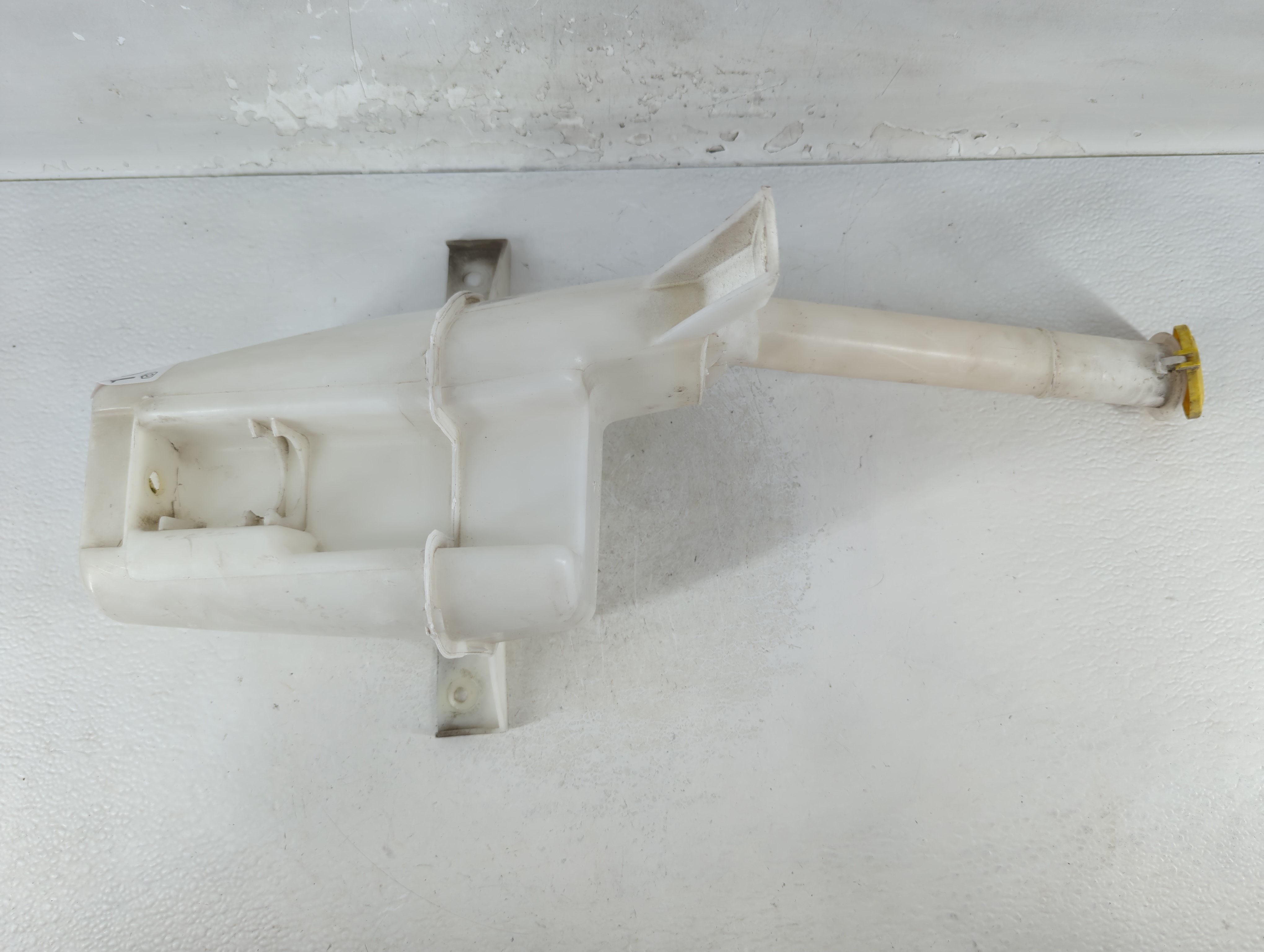 2010-2014 Ford Mustang Windshield Washer Fluid Reservoir Bottle Oem 1037705 - Oemusedautoparts1.com
