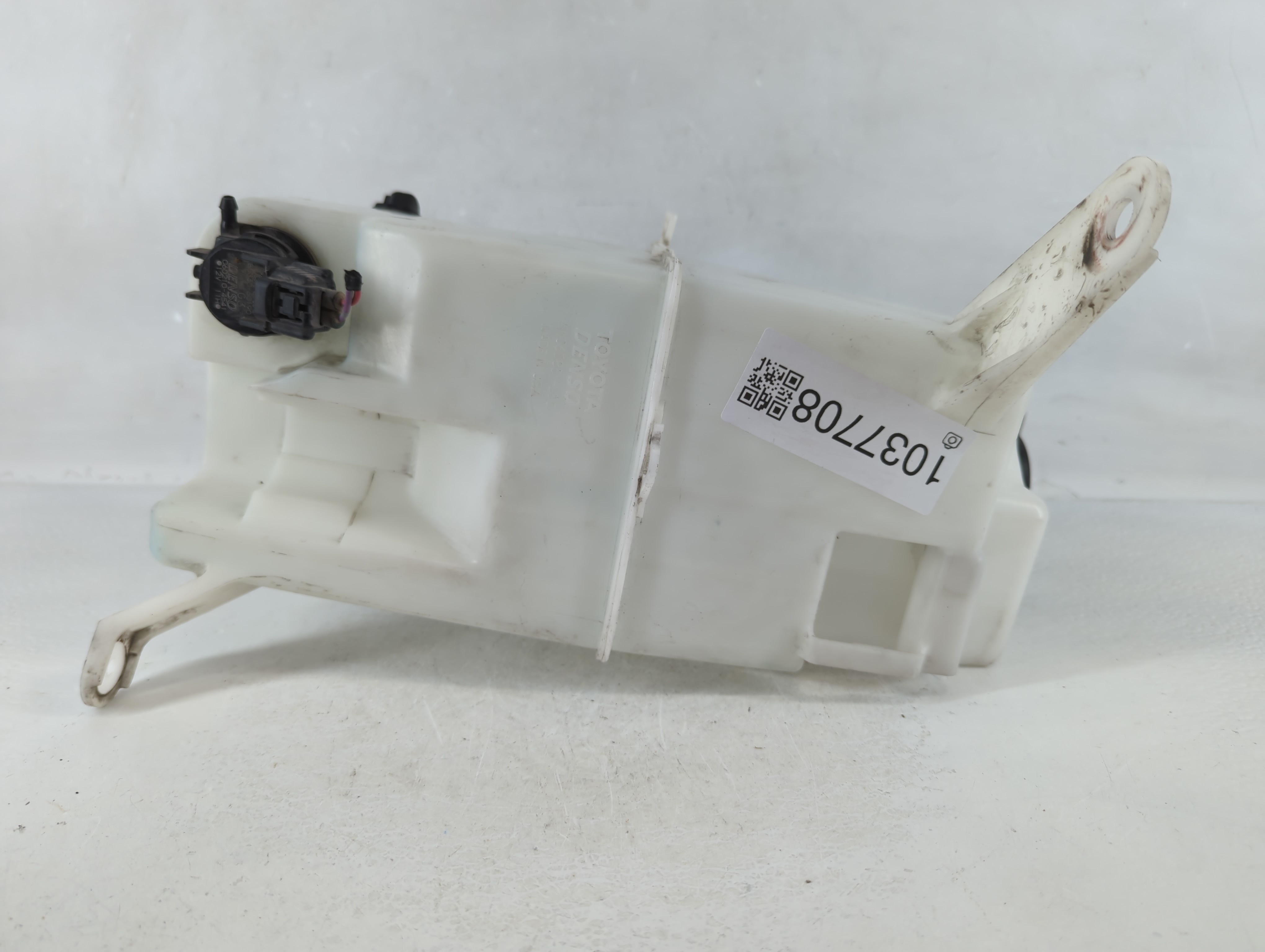 2007-2021 Toyota Tundra Windshield Washer Fluid Reservoir Bottle Oem 1037708 - Oemusedautoparts1.com