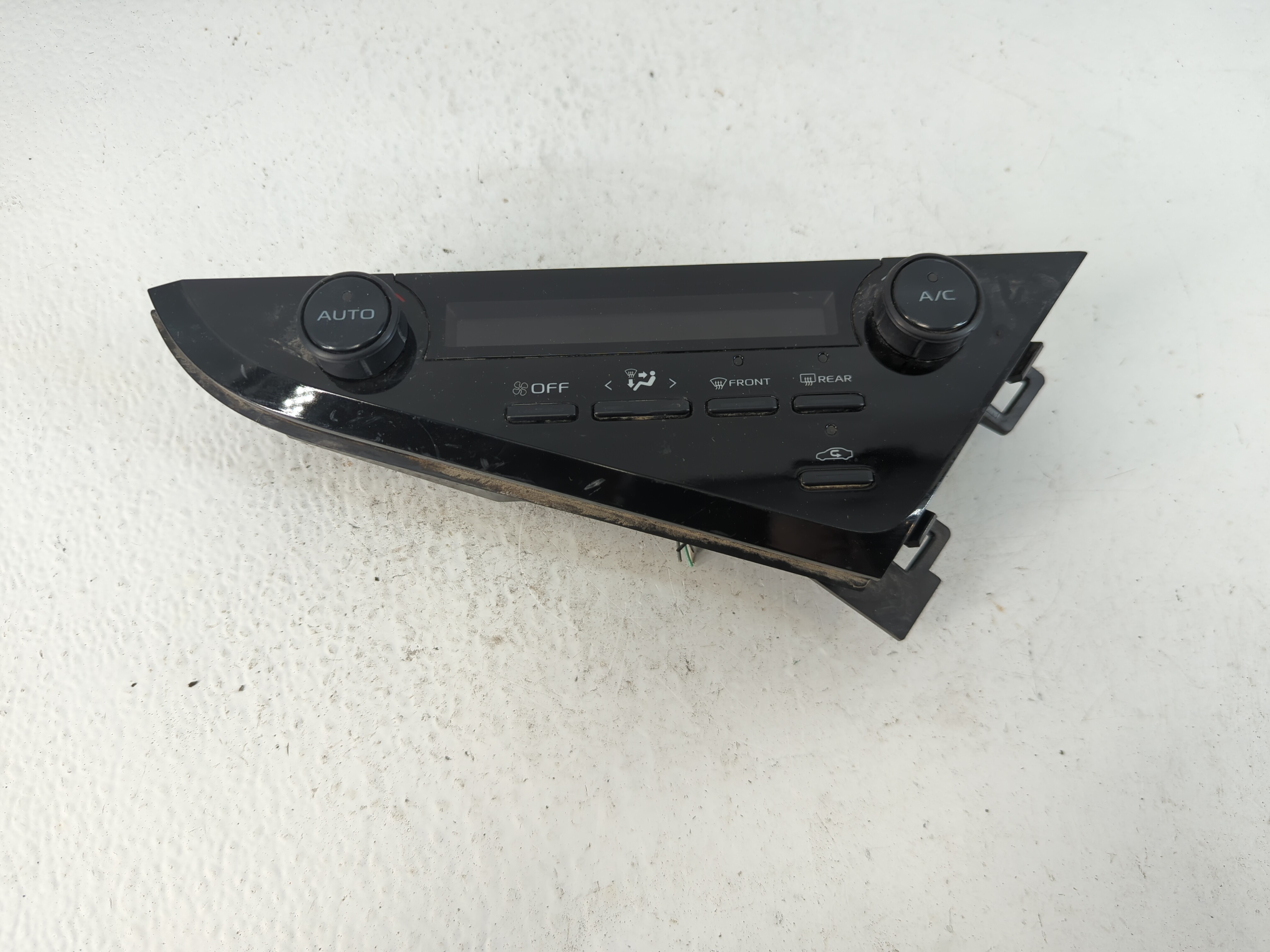 2018-2022 Toyota Camry Ac Heater Climate Control 55900-06480 1037746 - Oemusedautoparts1.com