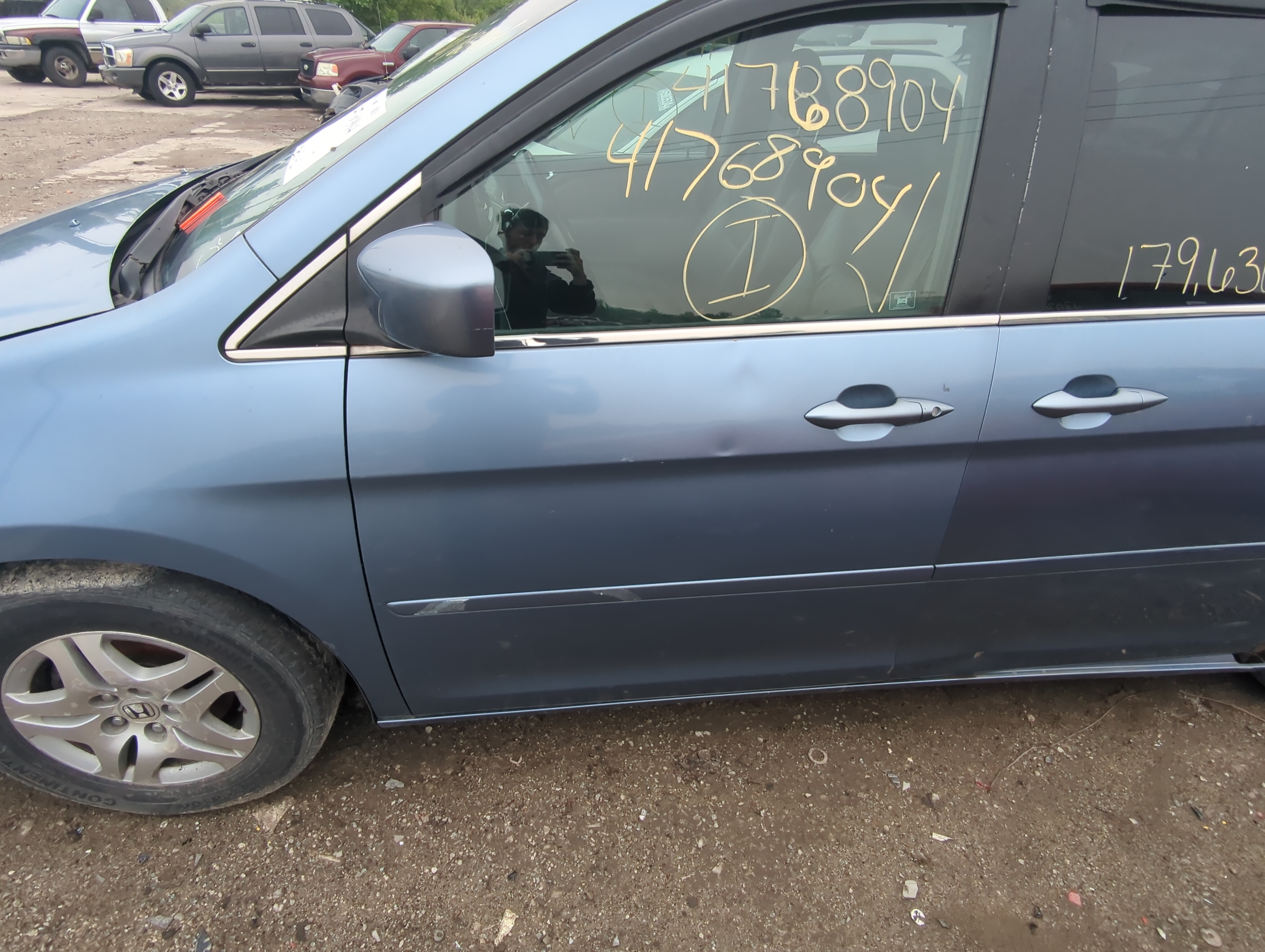 Picture of 2005-2007 Honda Odyssey Driver Front Door Oem 1046625
