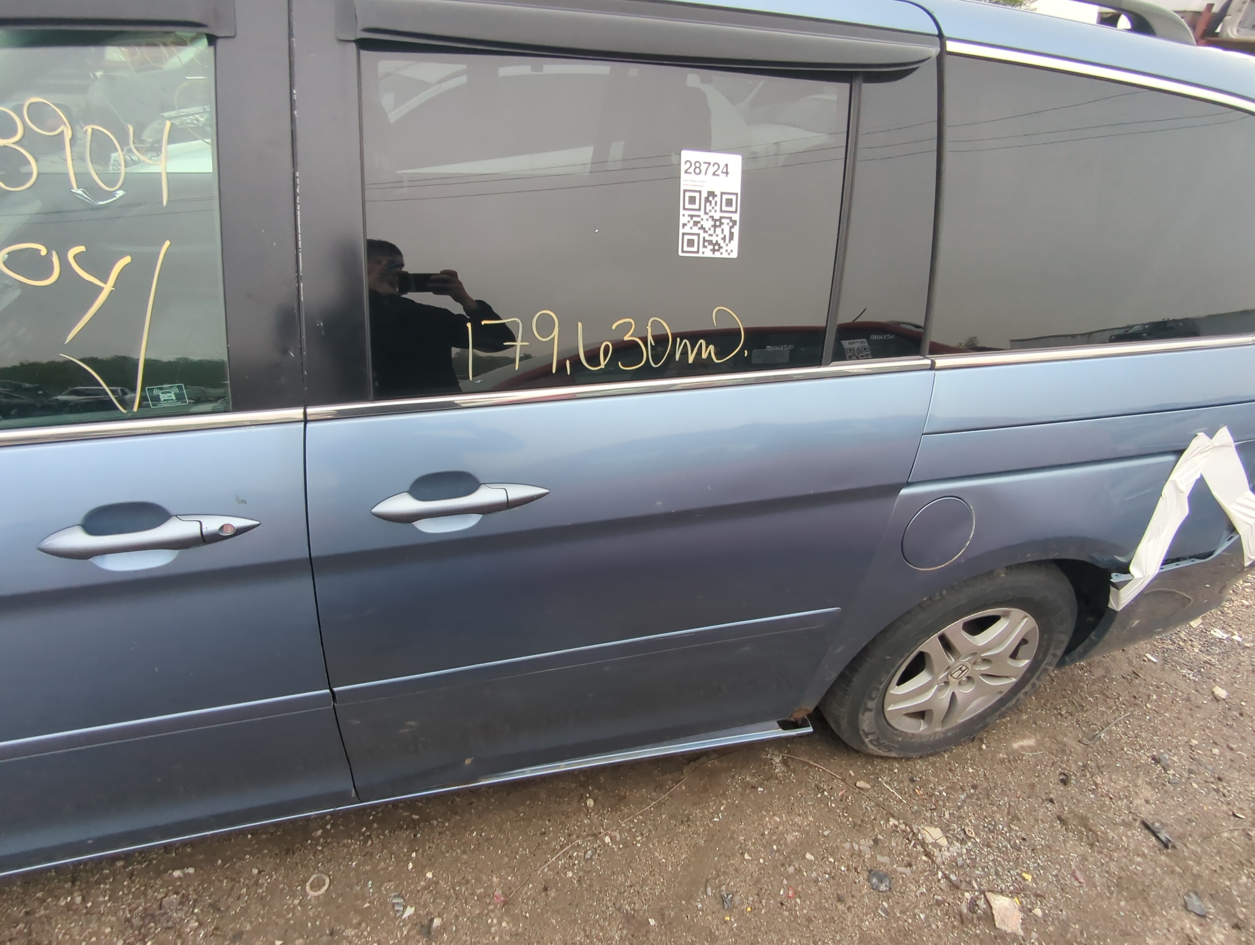 Picture of 2005-2007 Honda Odyssey Driver Rear Door Oem 1046627