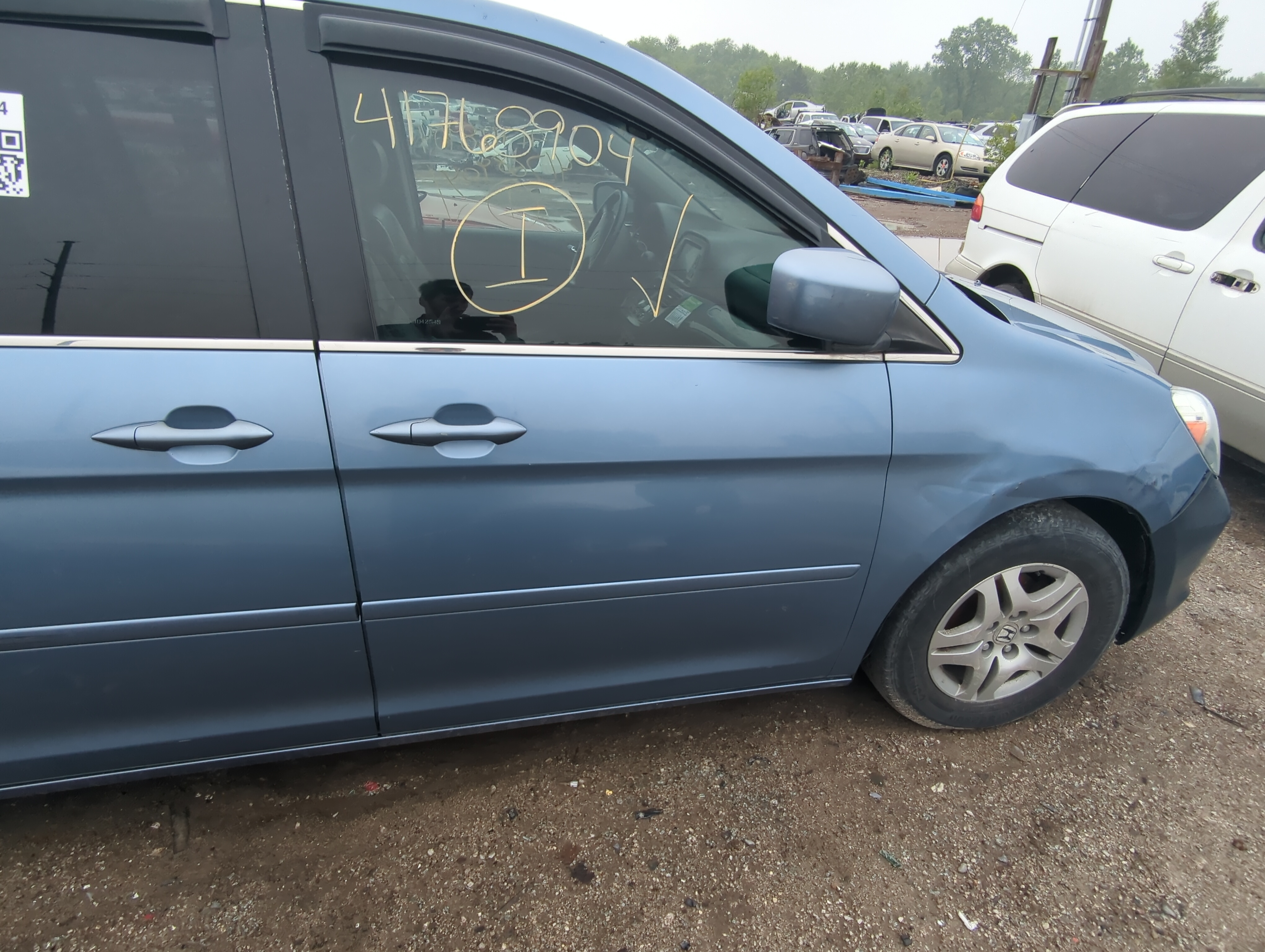 Picture of 2005-2007 Honda Odyssey Passenger Front Door Oem 1046632