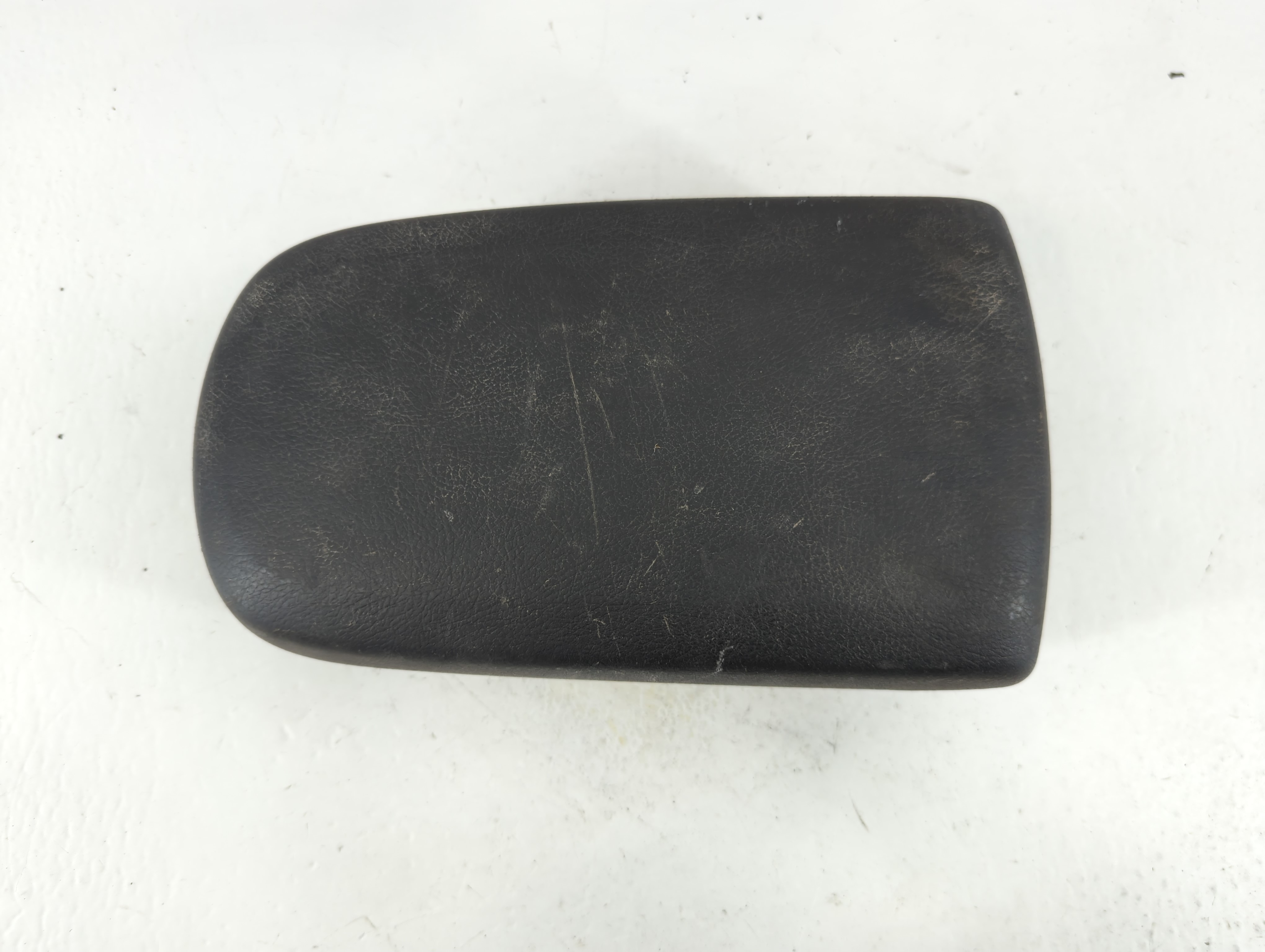 2009-2010 Pontiac Vibe Center Console Armrest Cover Lid Black 1046655 - Oemusedautoparts1.com