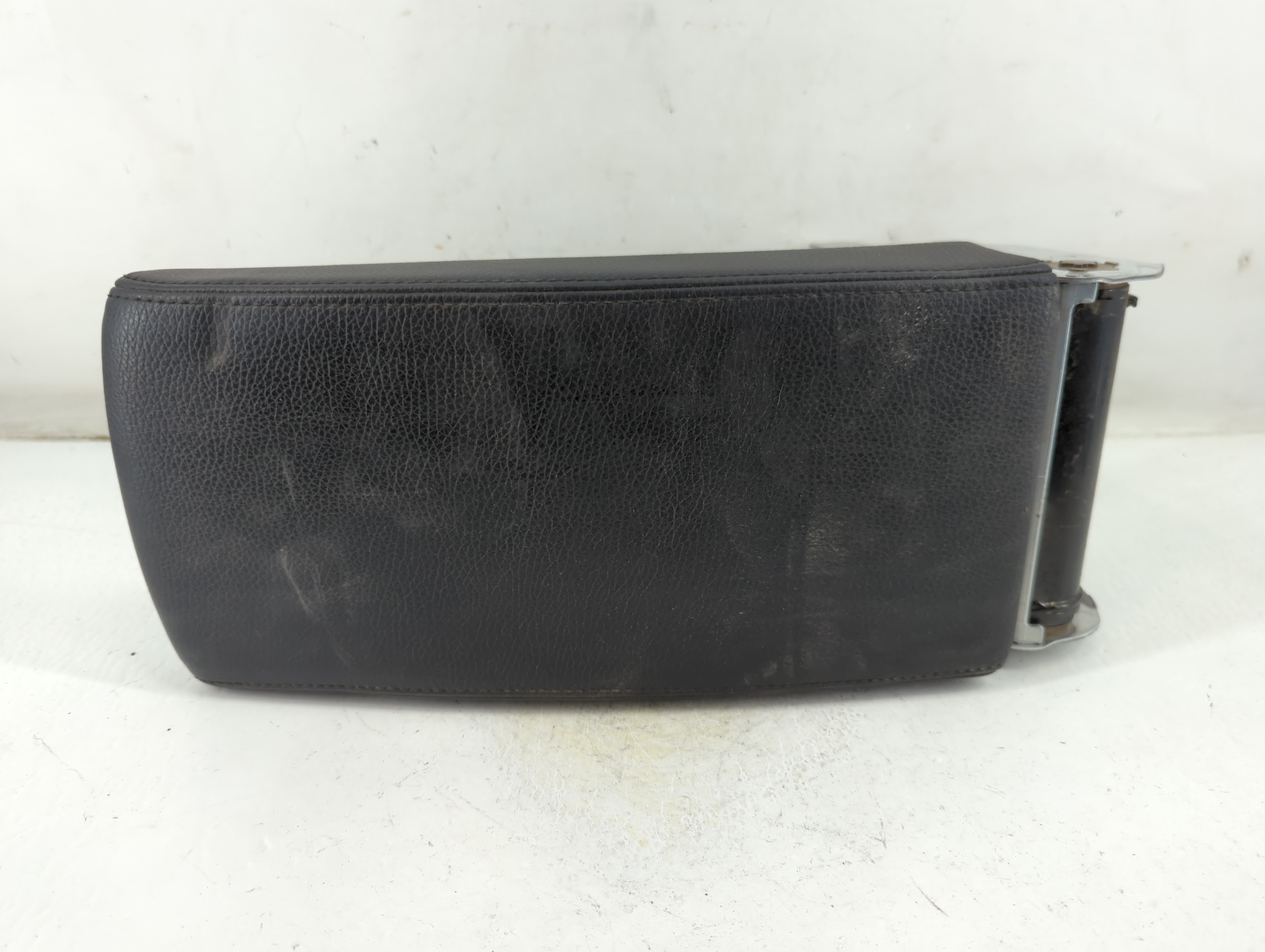 2011-2017 Volkswagen Cc Center Console Armrest Cover Lid Black 1046656 - Oemusedautoparts1.com