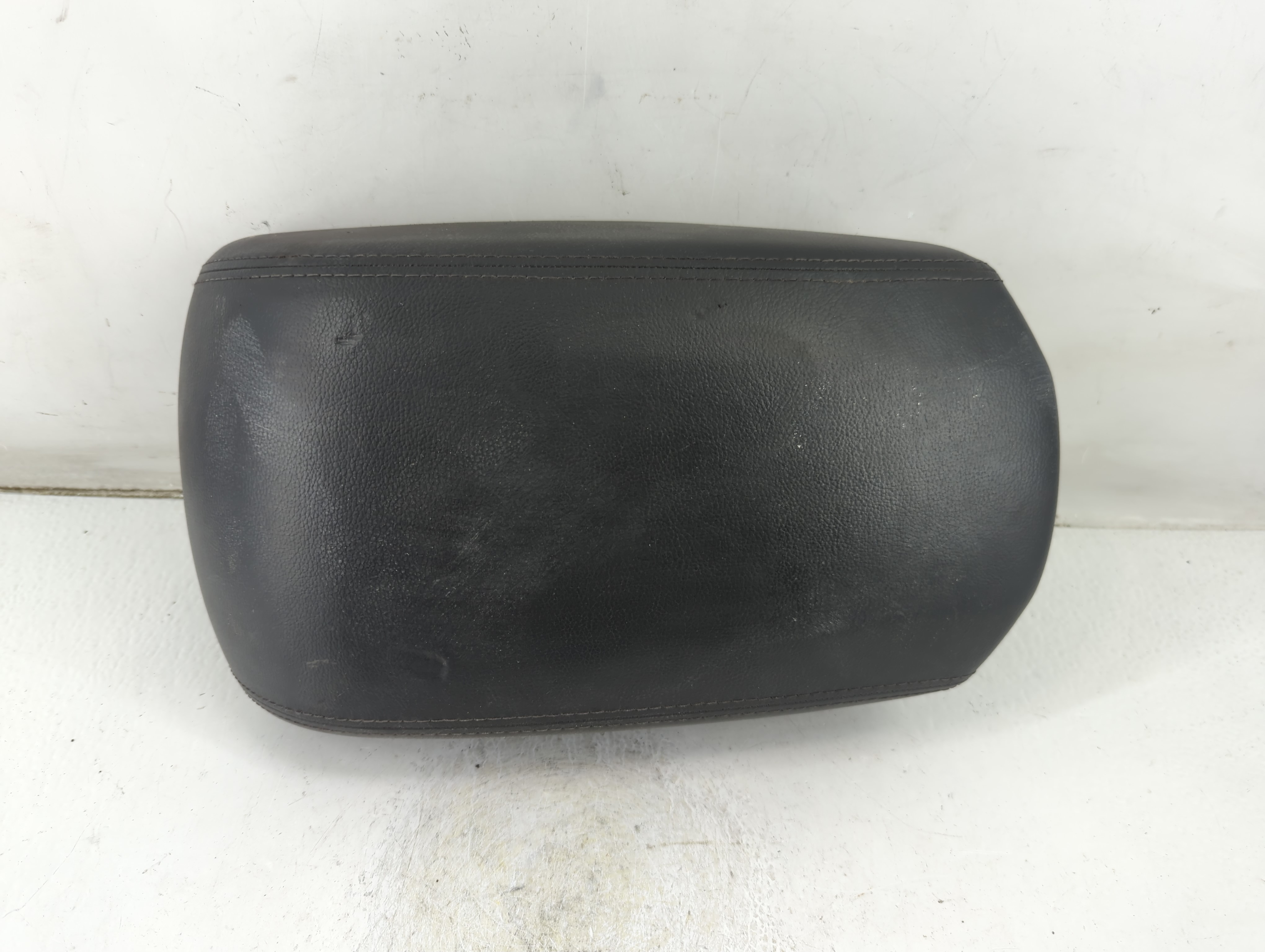 Picture of 2014 Hyundai Santa Fe Center Console Armrest Cover Lid Black 1046659