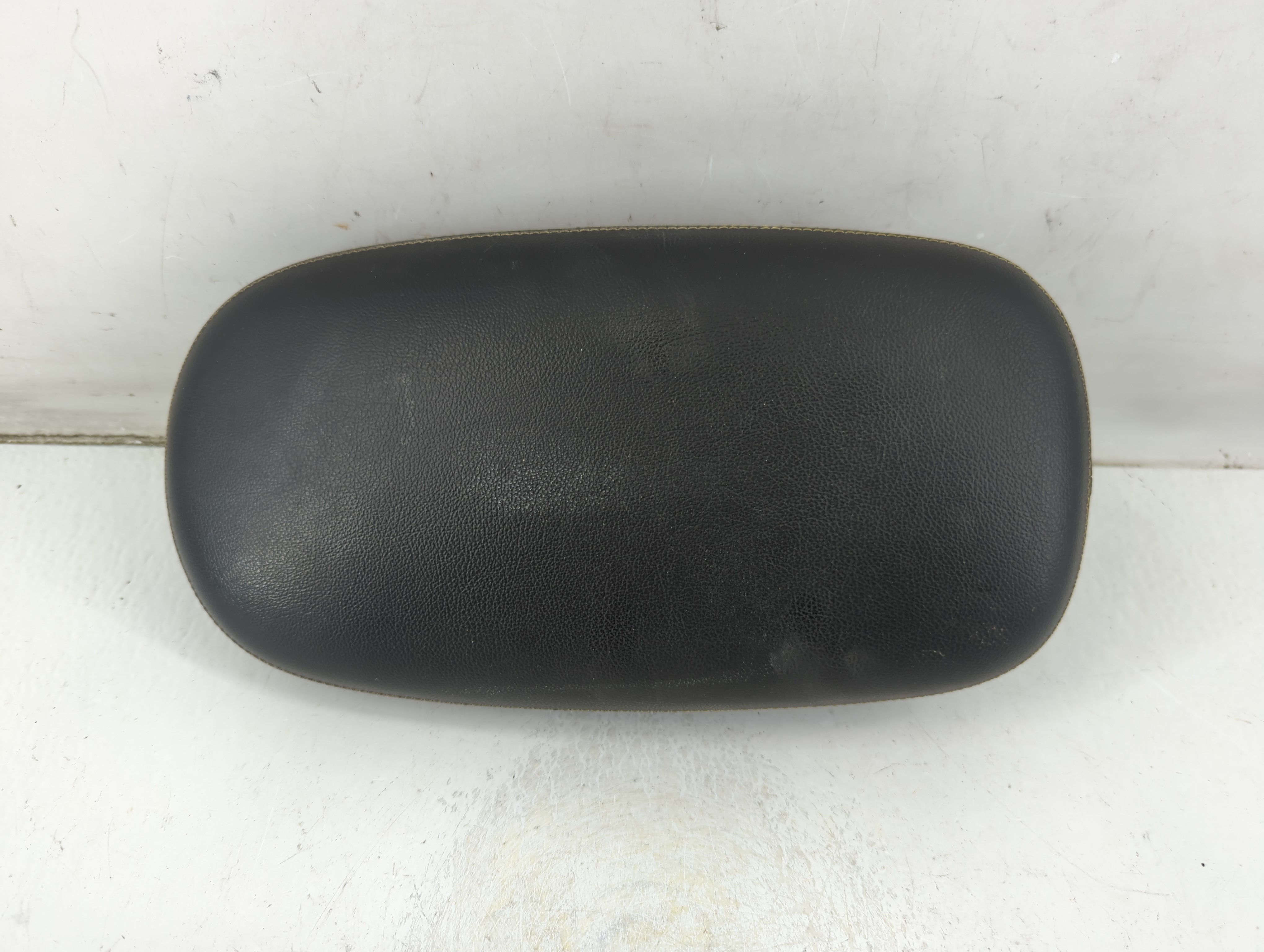 2014-2019 Kia Soul Center Console Armrest Cover Lid Black 1046660 - Oemusedautoparts1.com