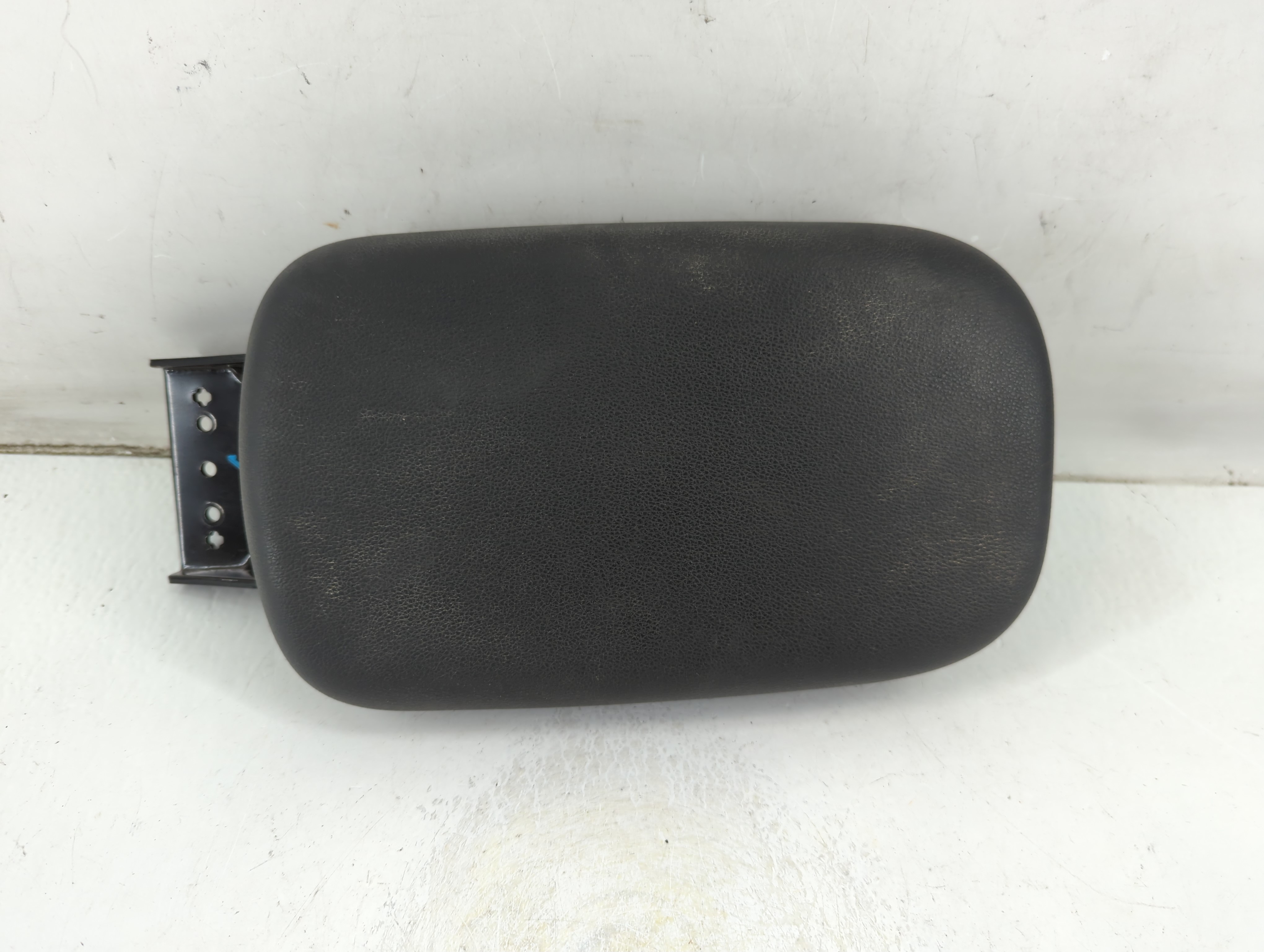 2018-2021 Hyundai Kona Center Console Armrest Cover Lid Black 1046661 - Oemusedautoparts1.com