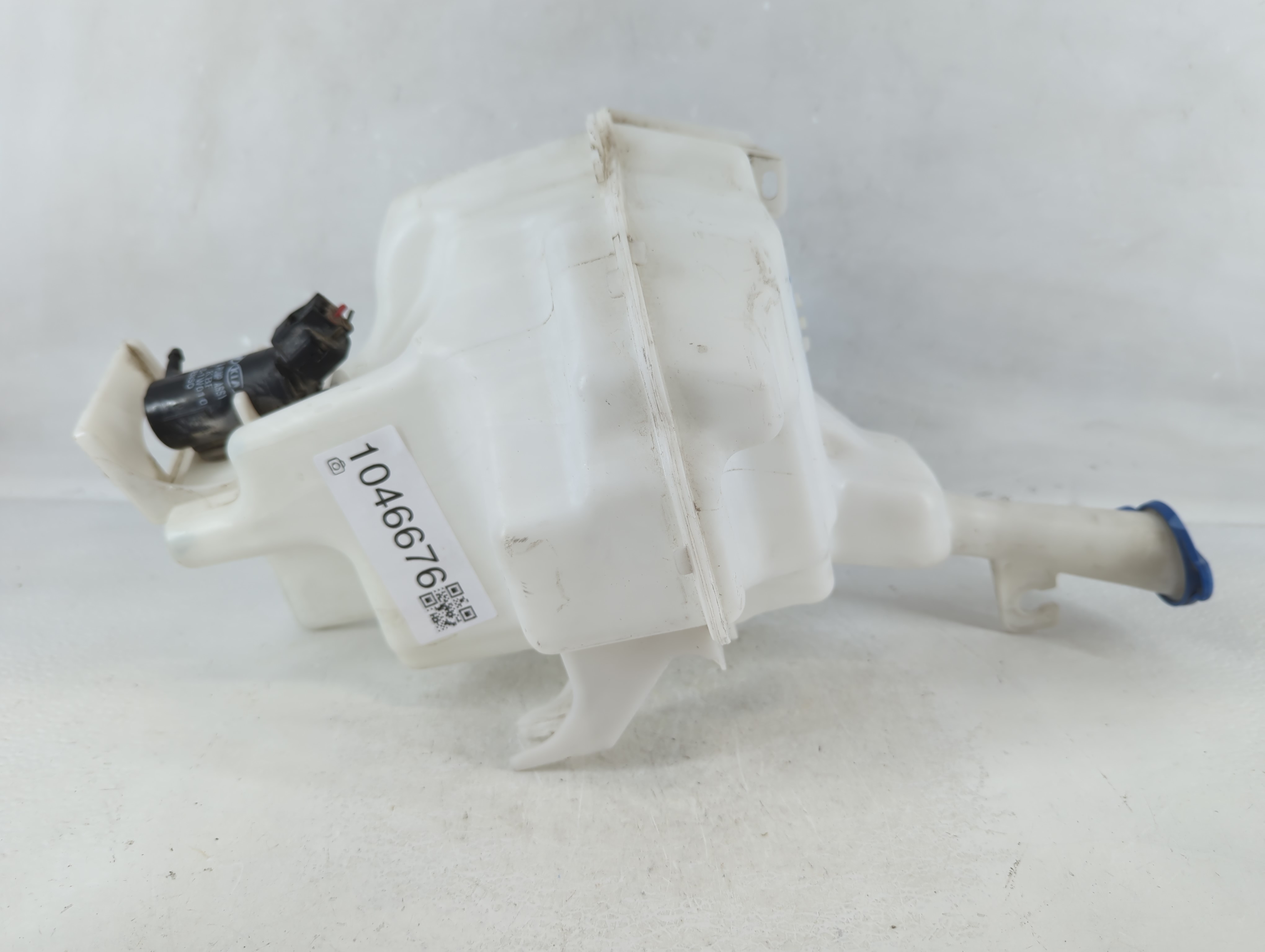 2012-2017 Hyundai Accent Windshield Washer Fluid Reservoir Bottle Oem 1046676 - Oemusedautoparts1.com
