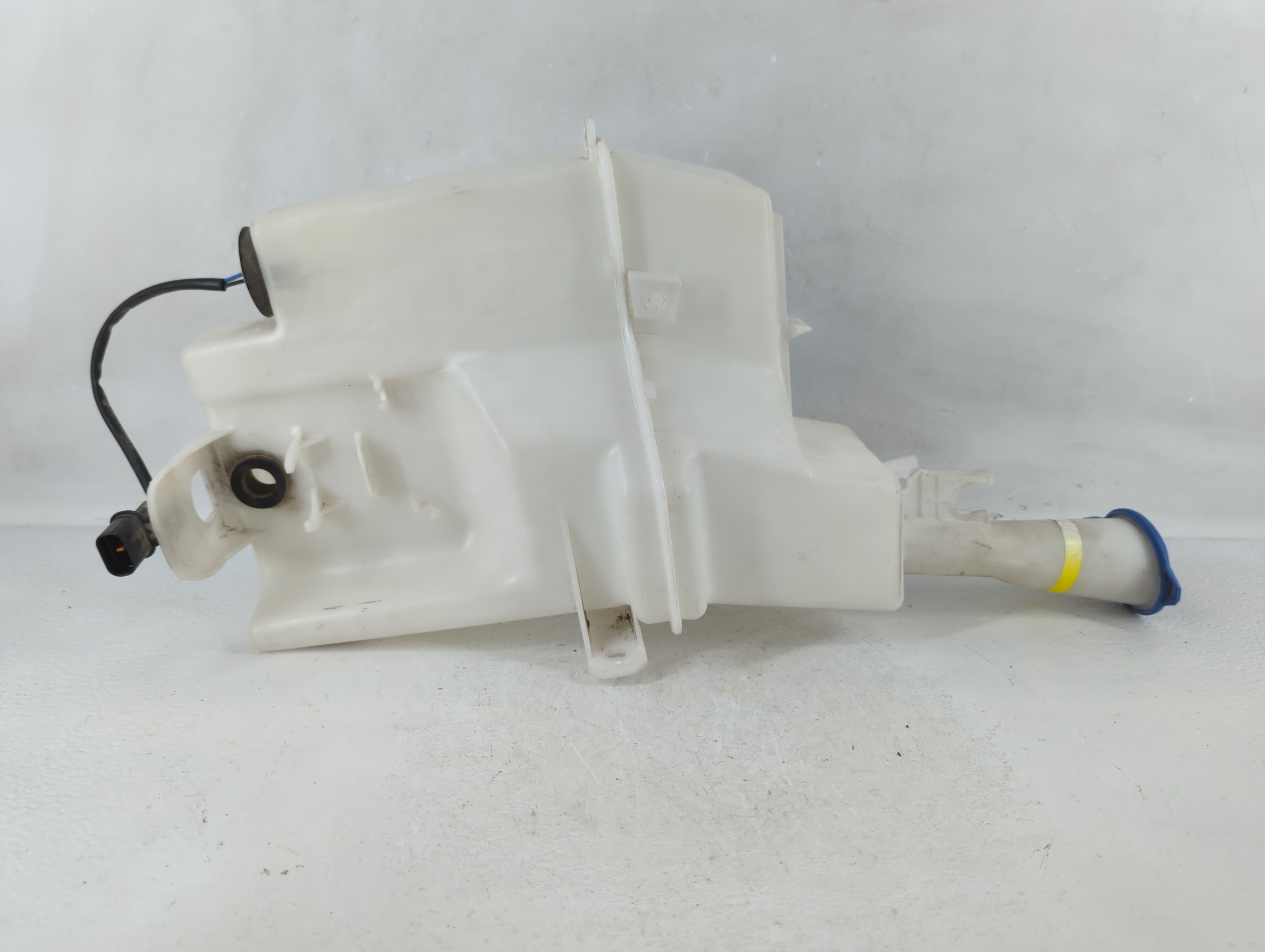 Picture of 2016-2021 Hyundai Tucson Windshield Washer Fluid Reservoir Bottle Oem 1046684