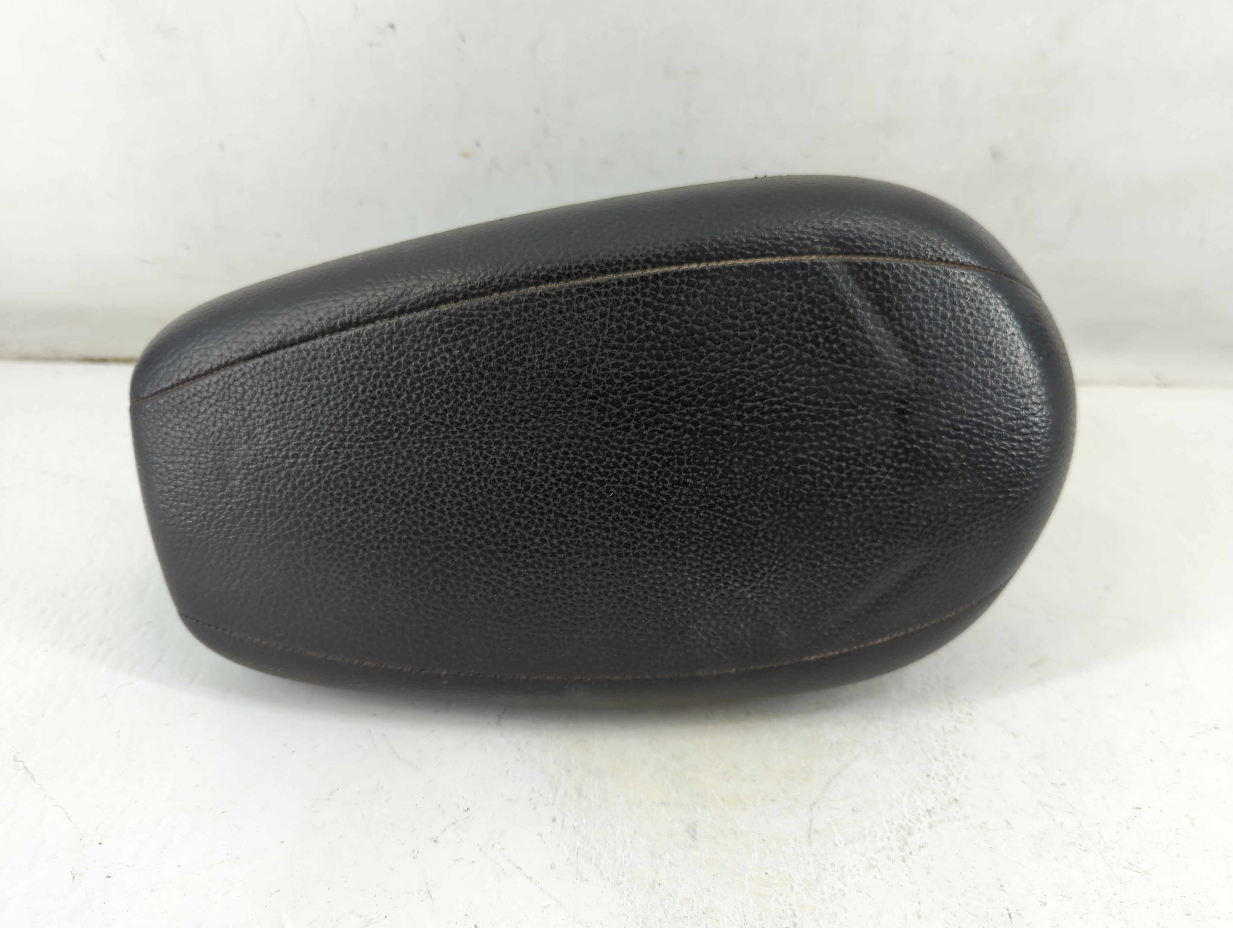 2013-2017 Hyundai Veloster Center Console Armrest Cover Lid Black 1046686 - Oemusedautoparts1.com