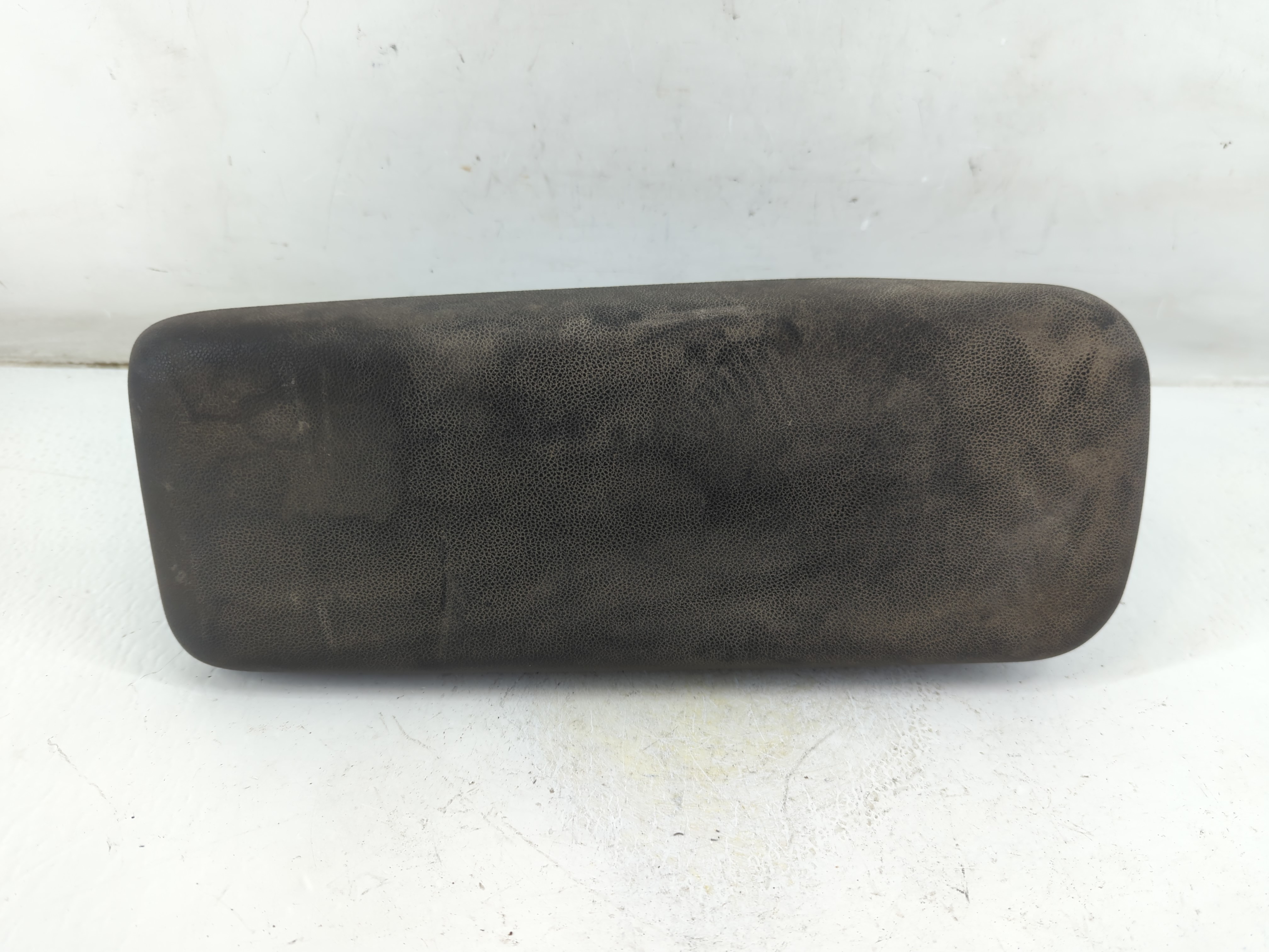 2021 Chevrolet Trailblazer Center Console Armrest Cover Lid Black 1046691 - Oemusedautoparts1.com