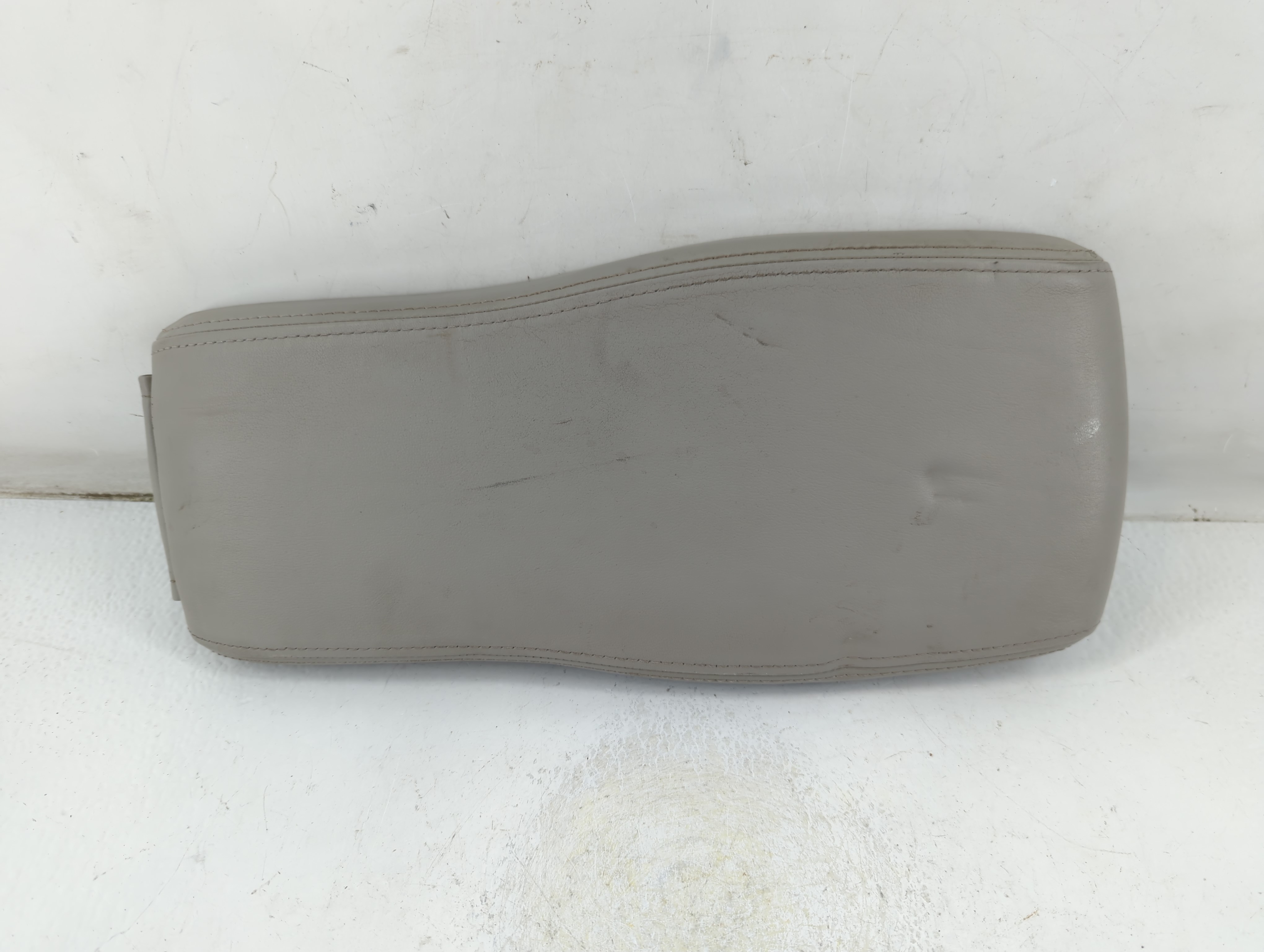 2007 Buick Lucerne Center Console Armrest Cover Lid Gray 1046694 - Oemusedautoparts1.com