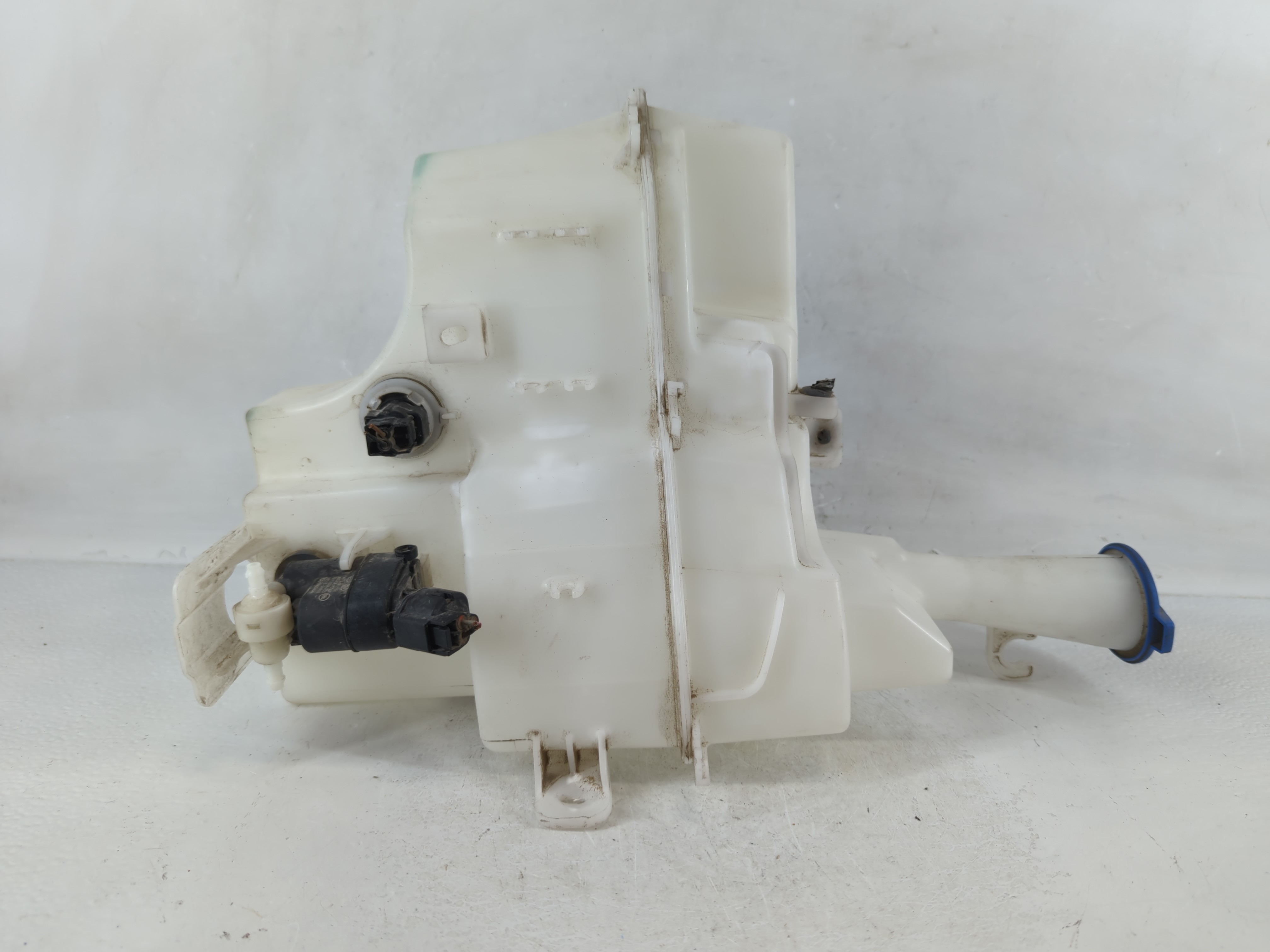 Hyundai Elantra Windshield Washer Fluid Reservoir Bottle Oem 1046695 - Oemusedautoparts1.com