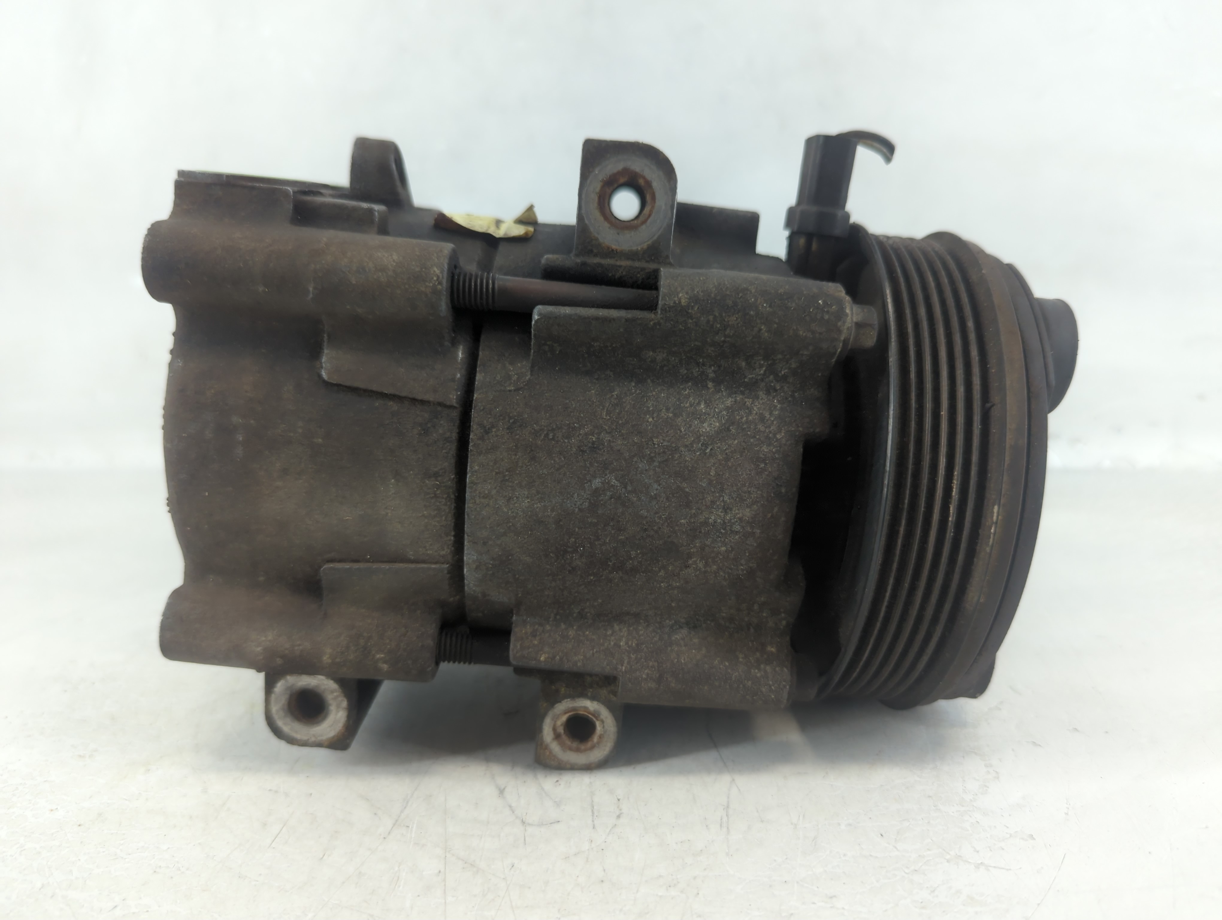 2002-2007 Ford F-250 Super Duty Air Conditioning A/c Ac Compressor Oem 1046712 - Oemusedautoparts1.com