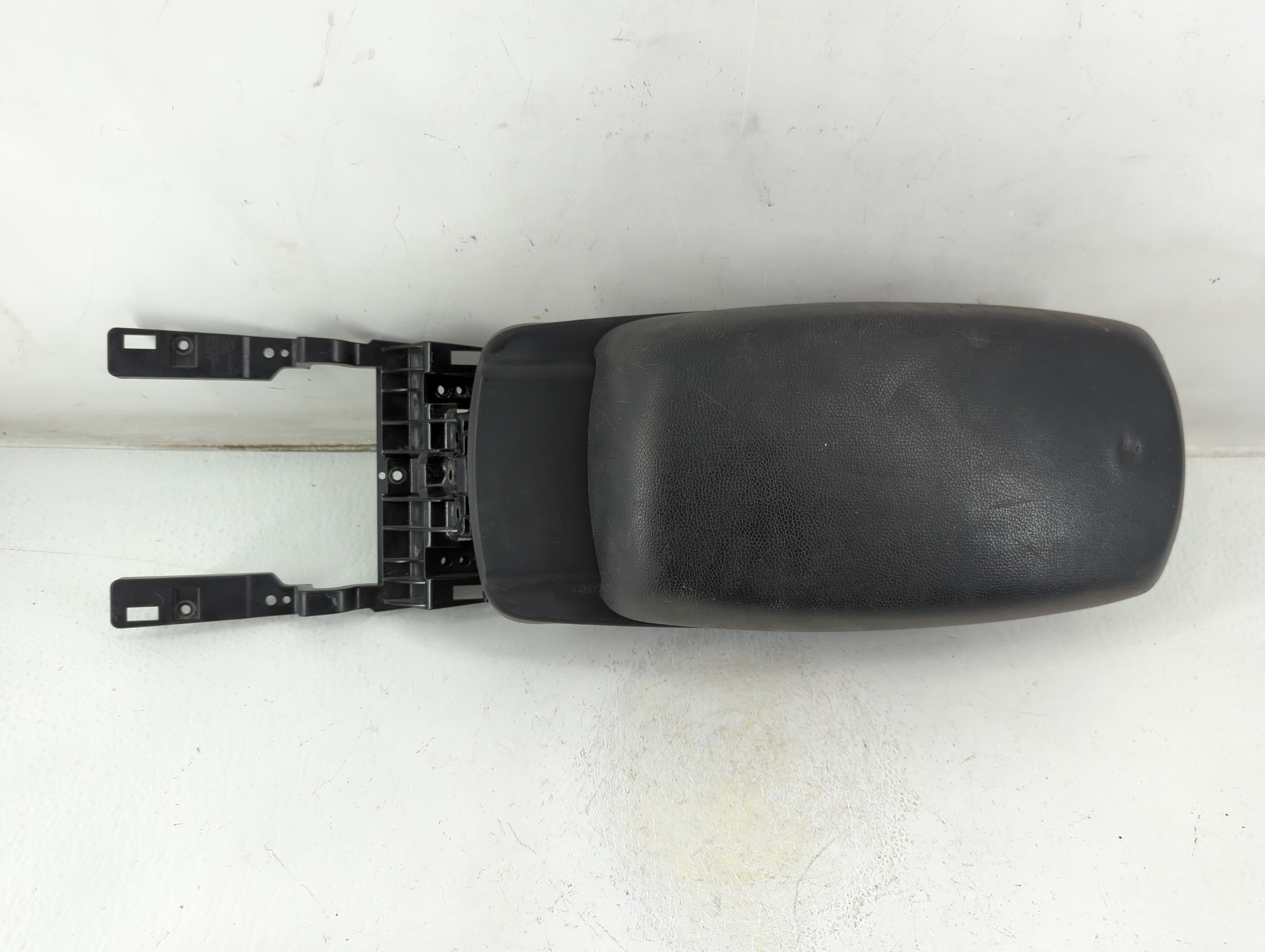 2016 Hyundai Elantra Center Console Armrest Cover Lid Black 1046731 - Oemusedautoparts1.com