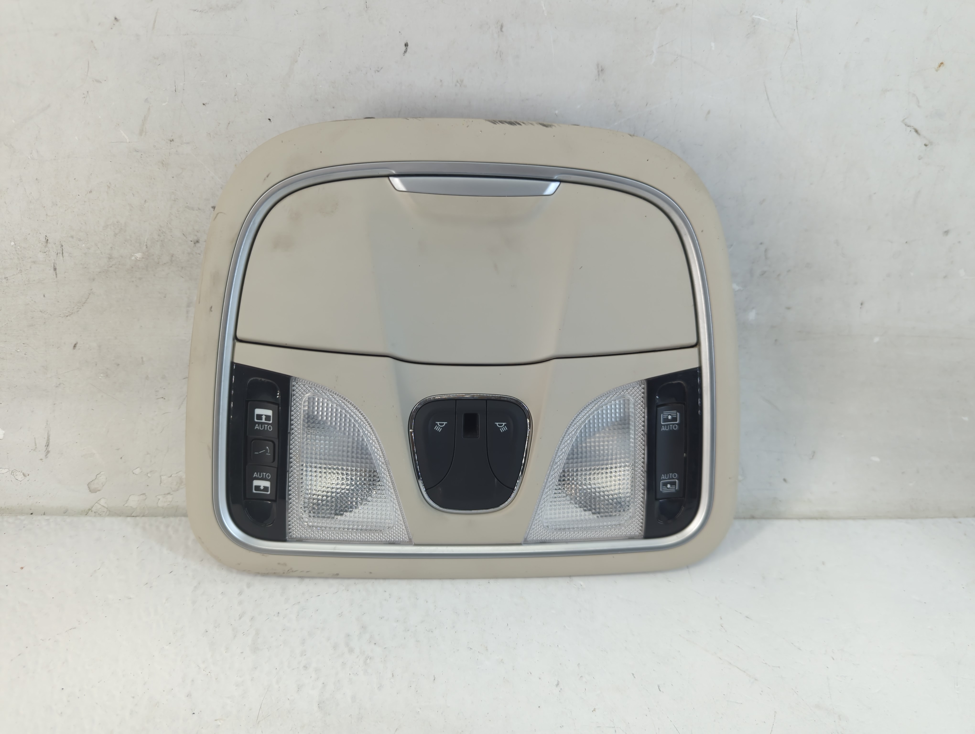 2015 Chrysler 200 Overhead Roof Console 1046762 - Oemusedautoparts1.com