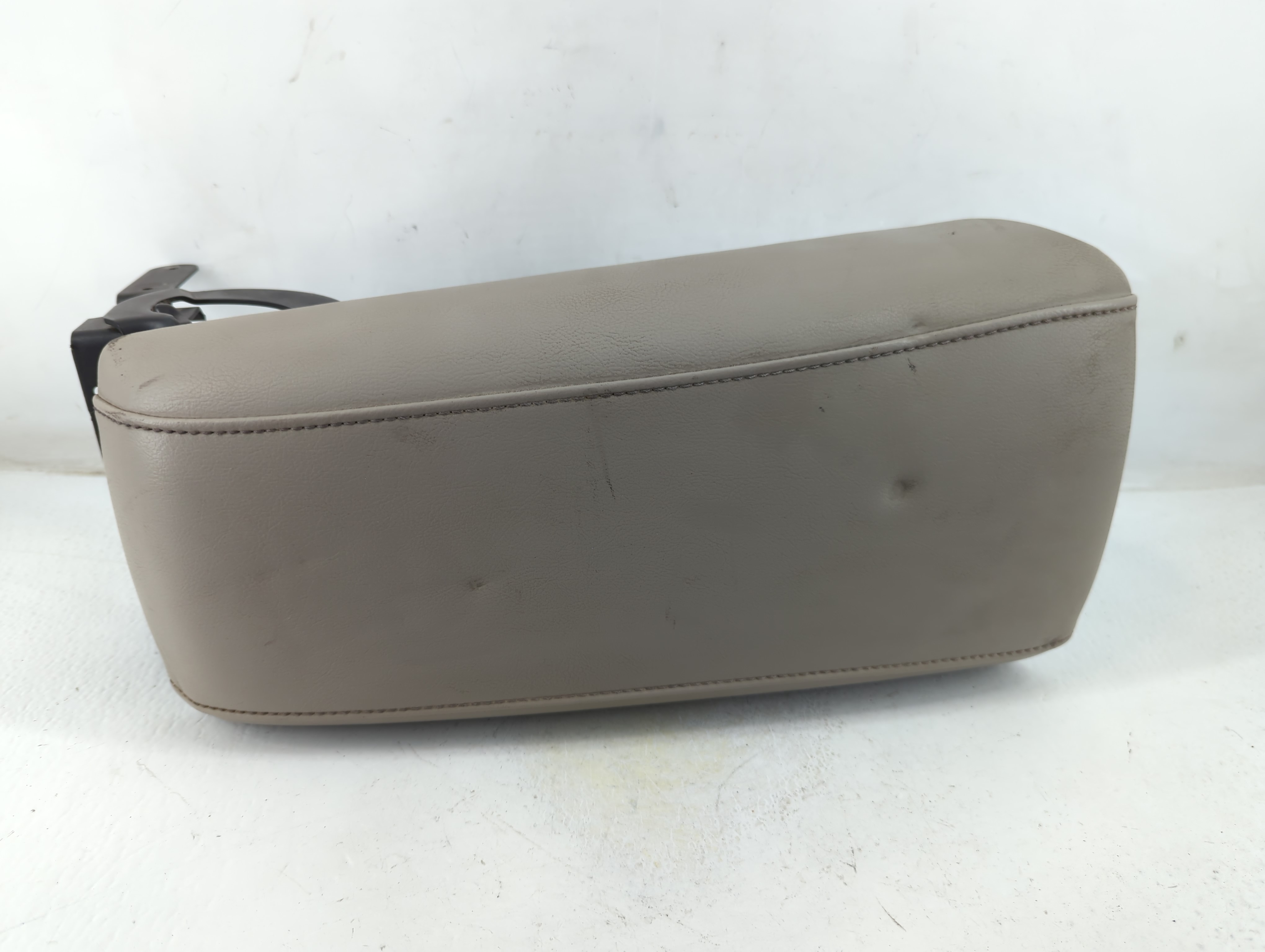 2013-2014 Ford Edge Center Console Armrest Cover Lid Dark Gray 1046772 - Oemusedautoparts1.com