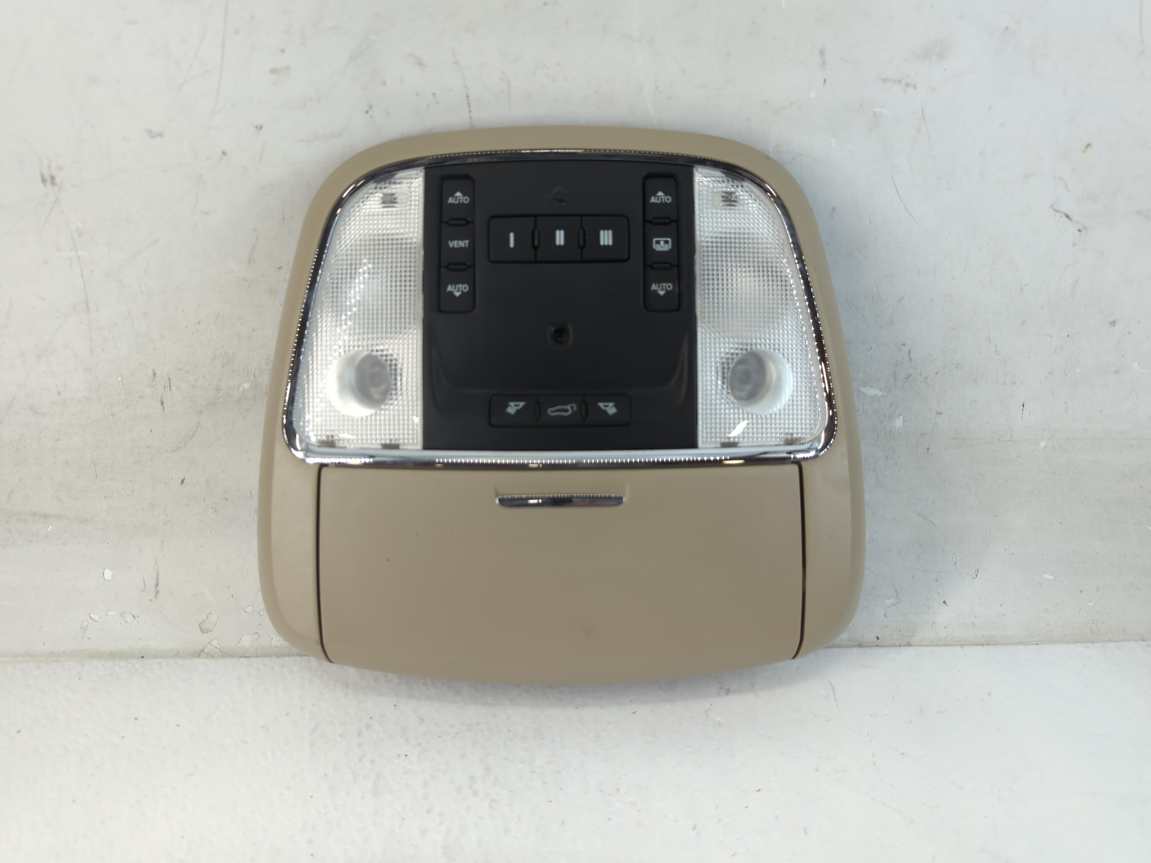 2014 Jeep Grand Cherokee Overhead Roof Console 1046779 - Oemusedautoparts1.com