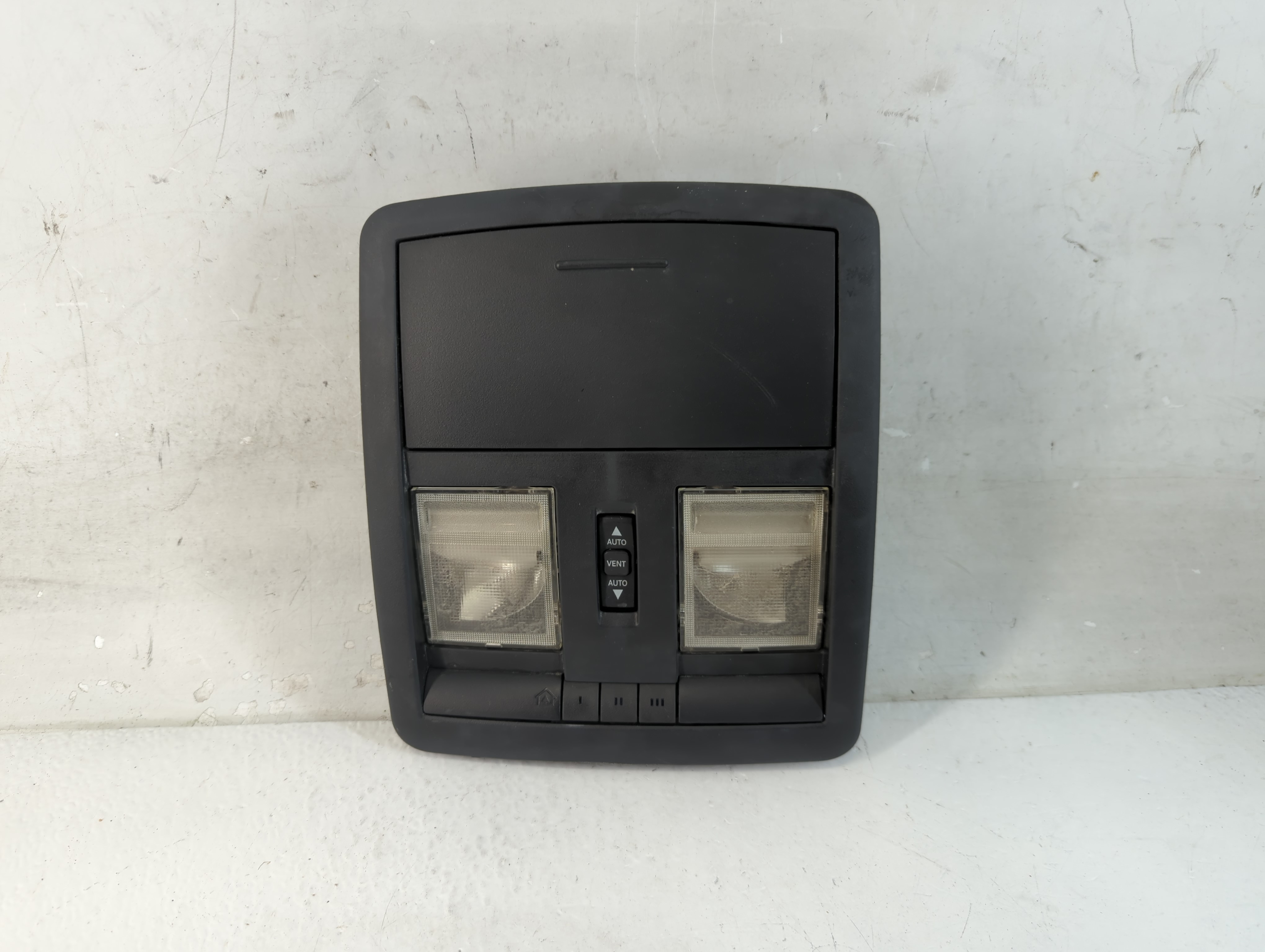Picture of 2009 Dodge Challenger Overhead Roof Console 1046786